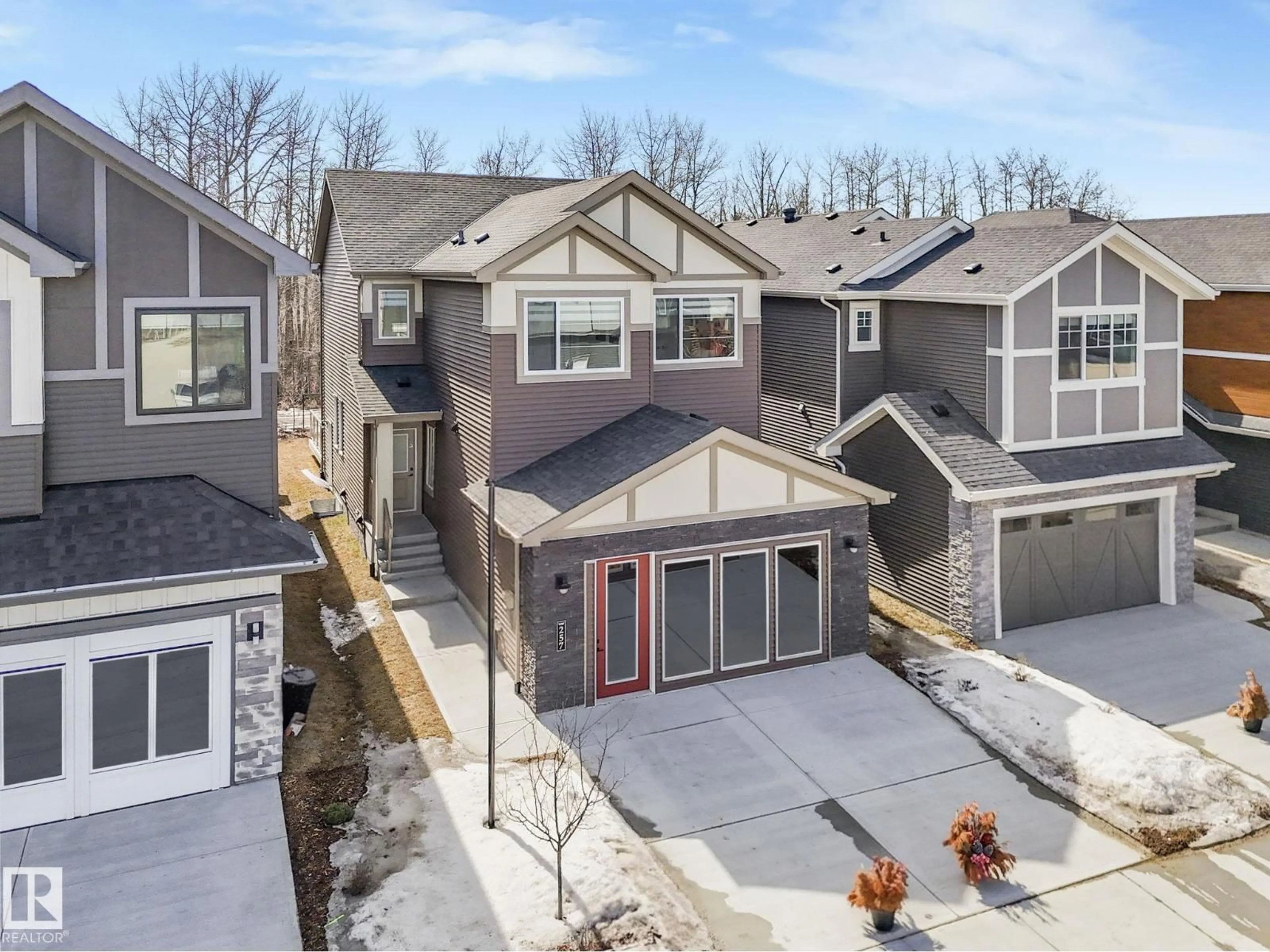 A pic from outside/outdoor area/front of a property/back of a property/a pic from drone, street for 257 EDGEMONT GREEN GR, Edmonton Alberta T6M3J7