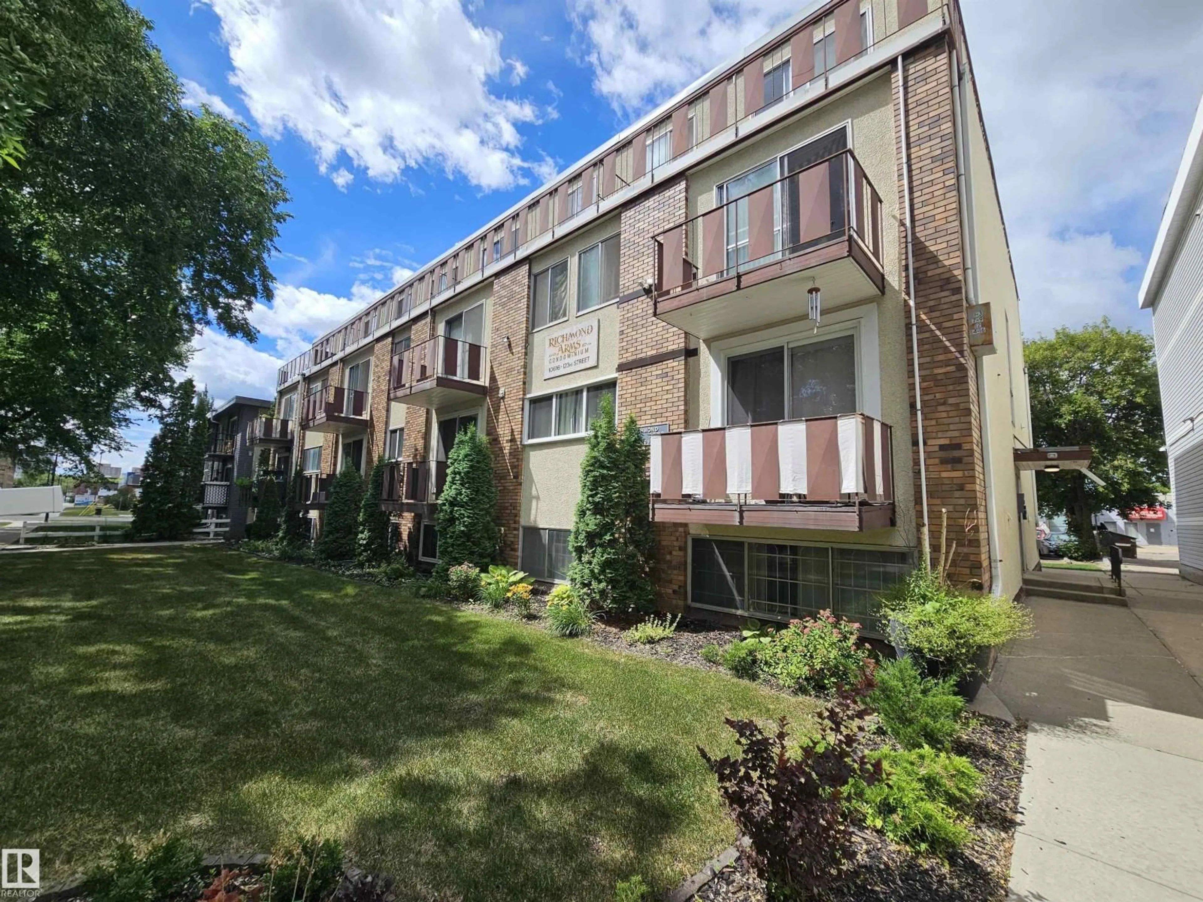 Patio, street for #8 - 10616 123 ST NW, Edmonton Alberta T5N1P2