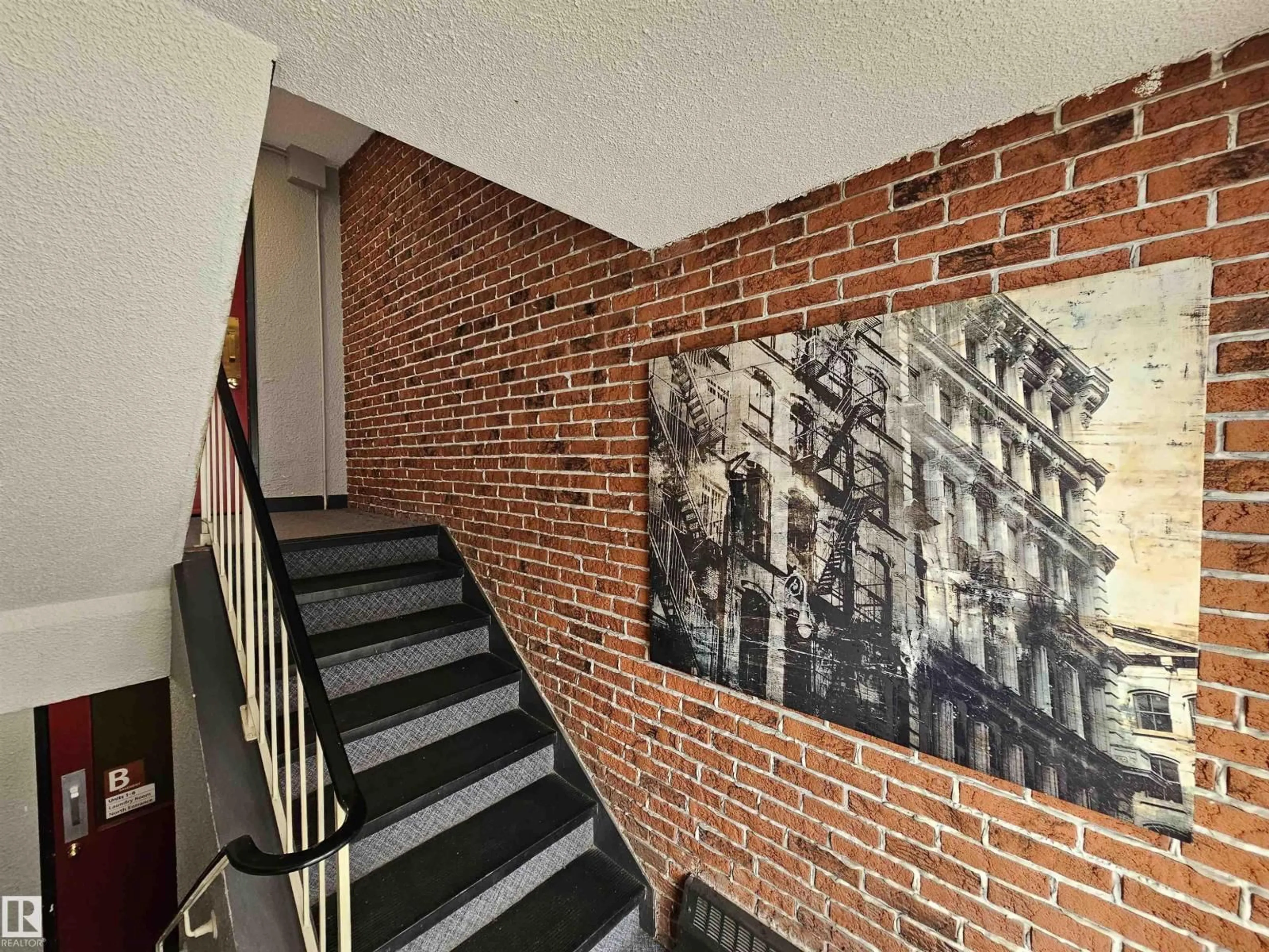 Indoor foyer for #8 - 10616 123 ST NW, Edmonton Alberta T5N1P2