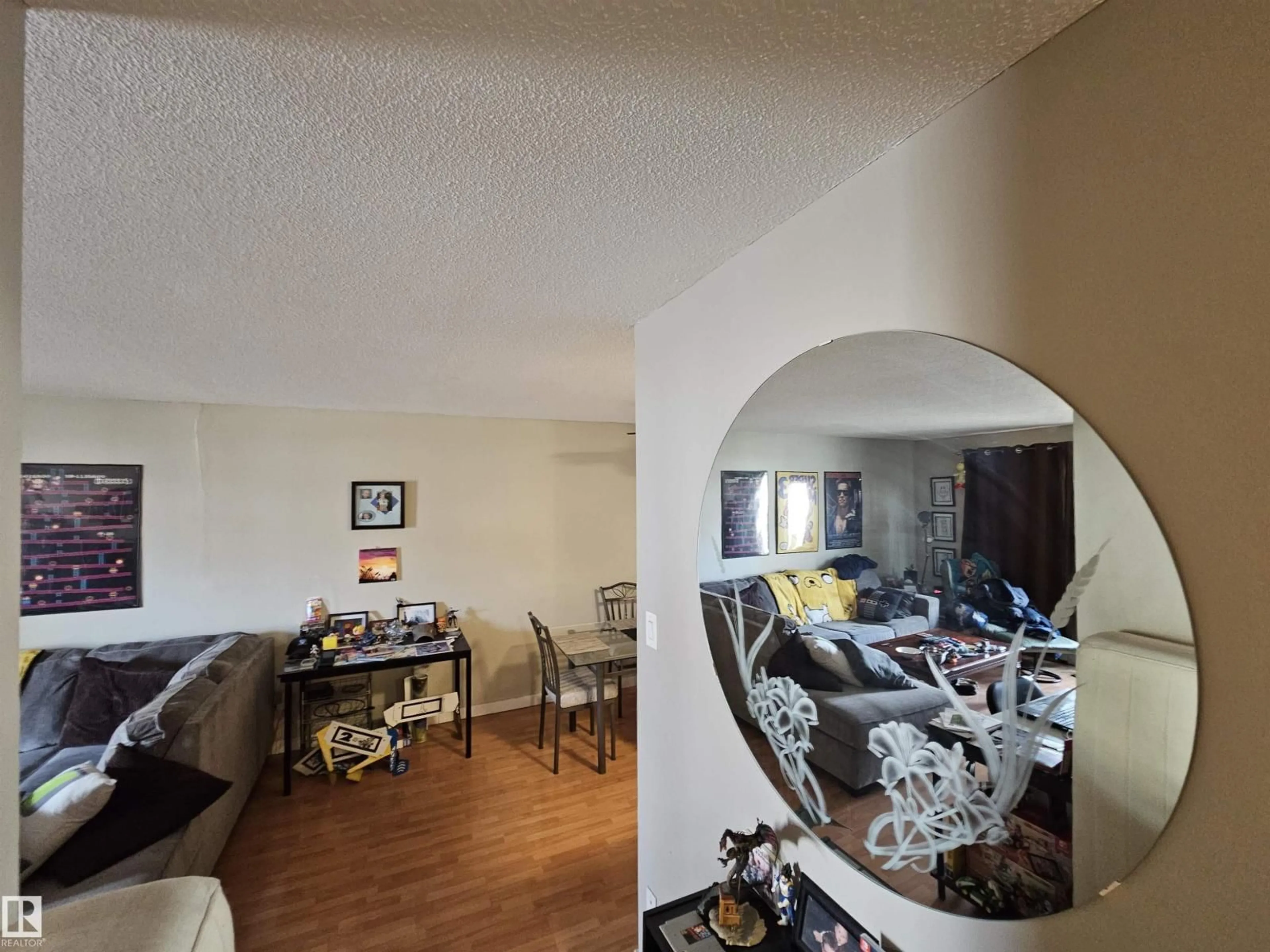 A pic of a room for #8 - 10616 123 ST NW, Edmonton Alberta T5N1P2