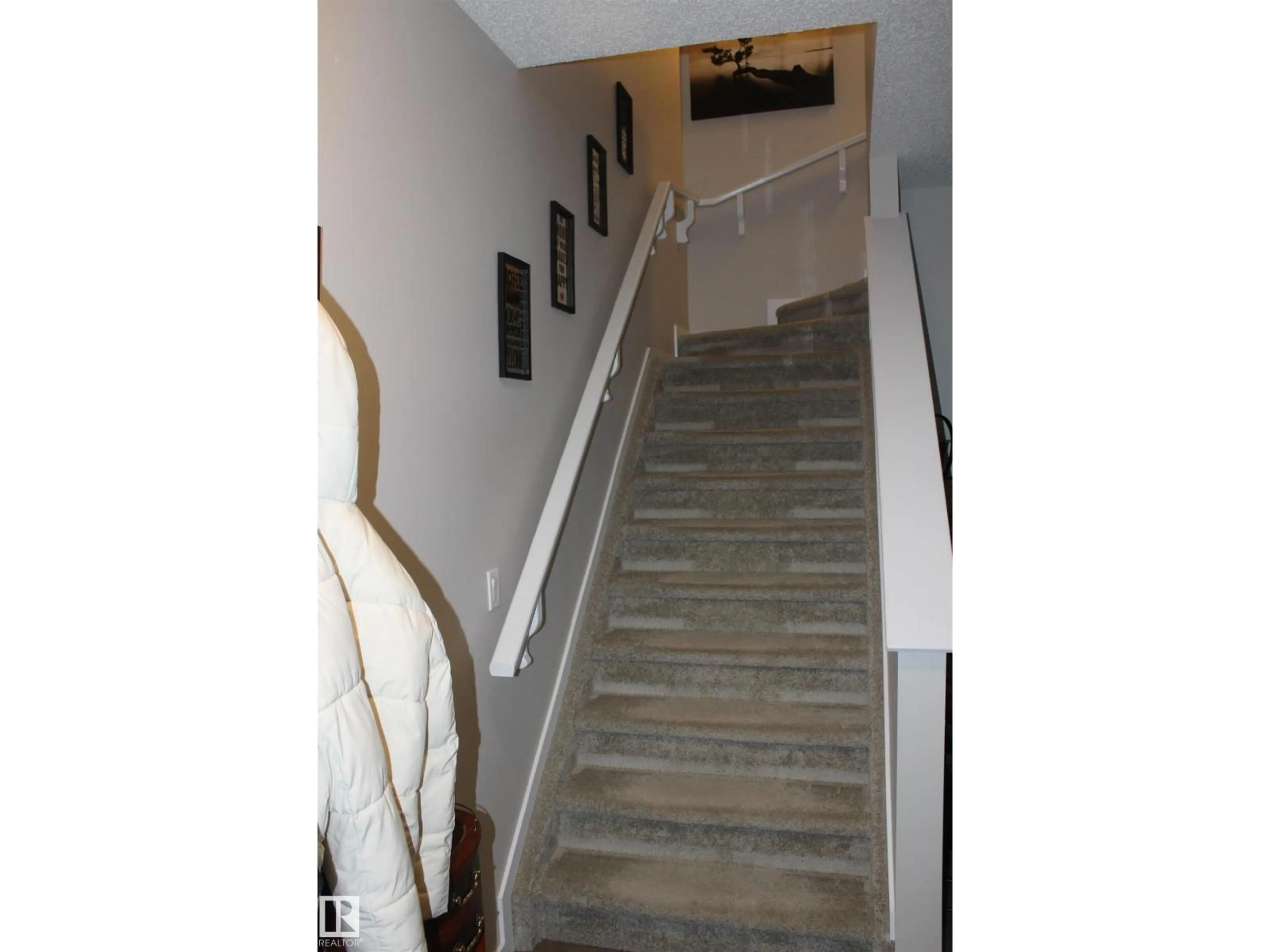 Stairs for 405 ORCHARDS BV, Edmonton Alberta T6X2E1
