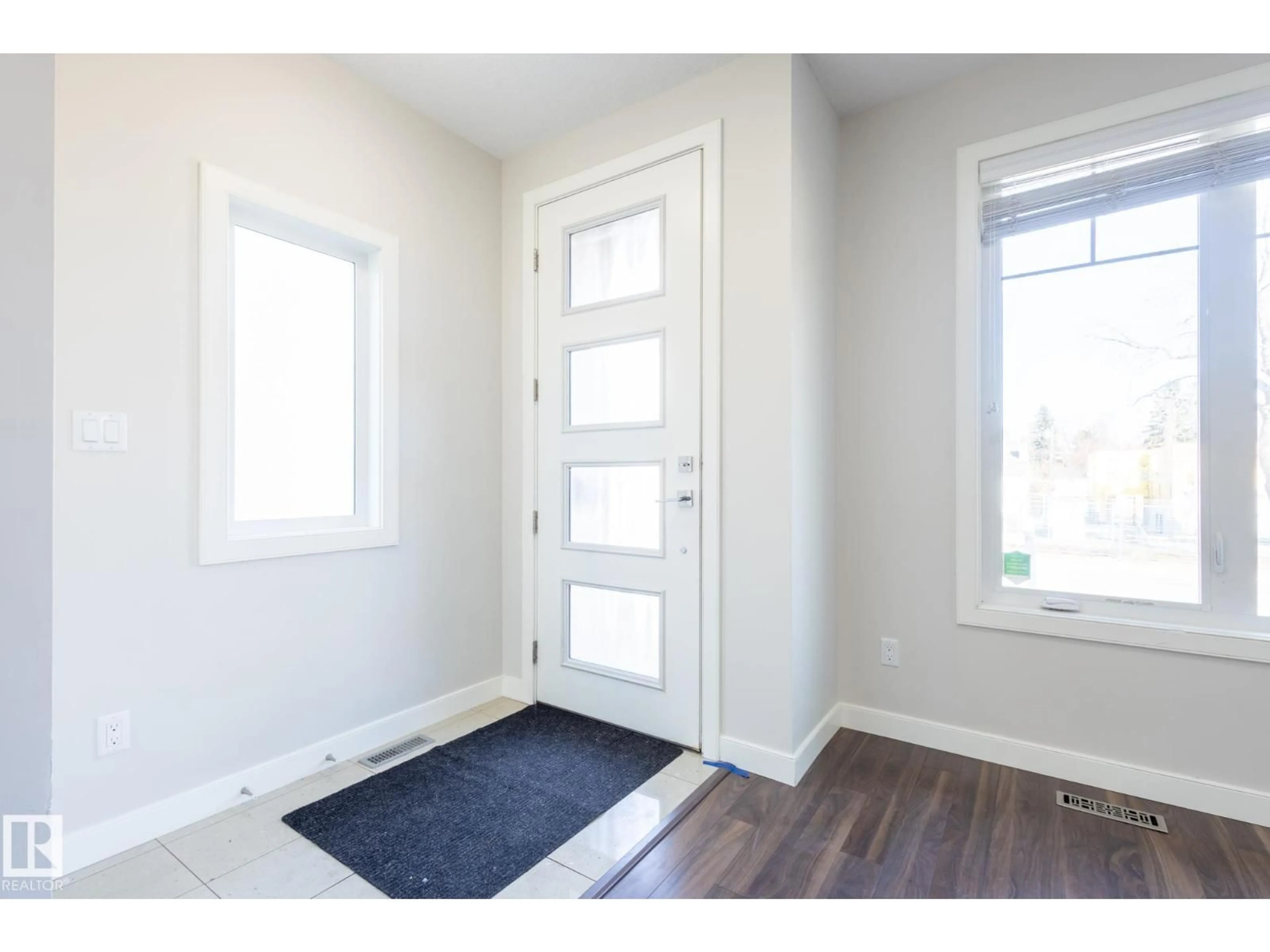 Indoor entryway for NW - 12212 124 ST, Edmonton Alberta T5R3G8