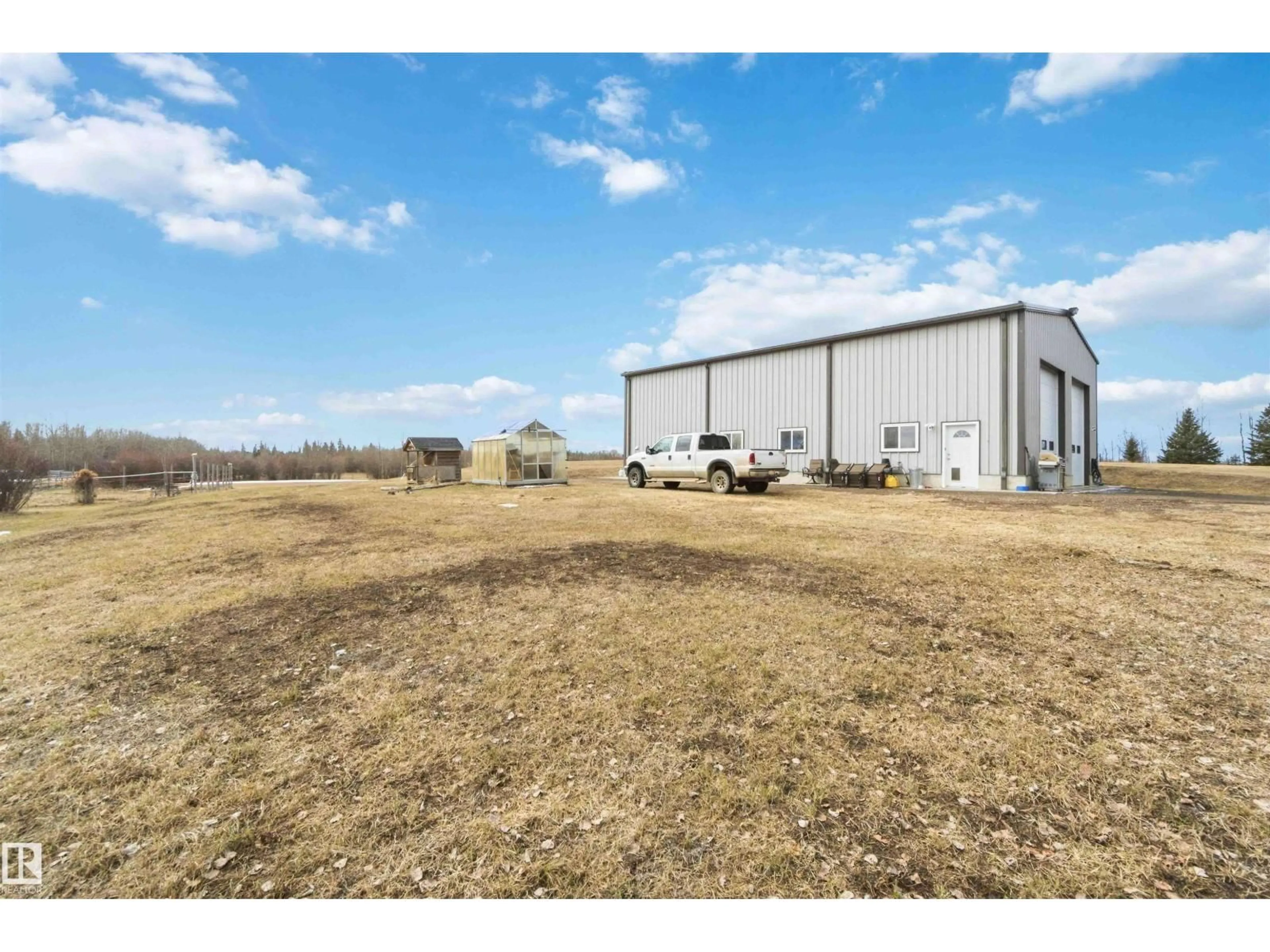 A pic from outside/outdoor area/front of a property/back of a property/a pic from drone, building for 50531 RGE ROAD 14, Rural Parkland County Alberta T7Y2N2