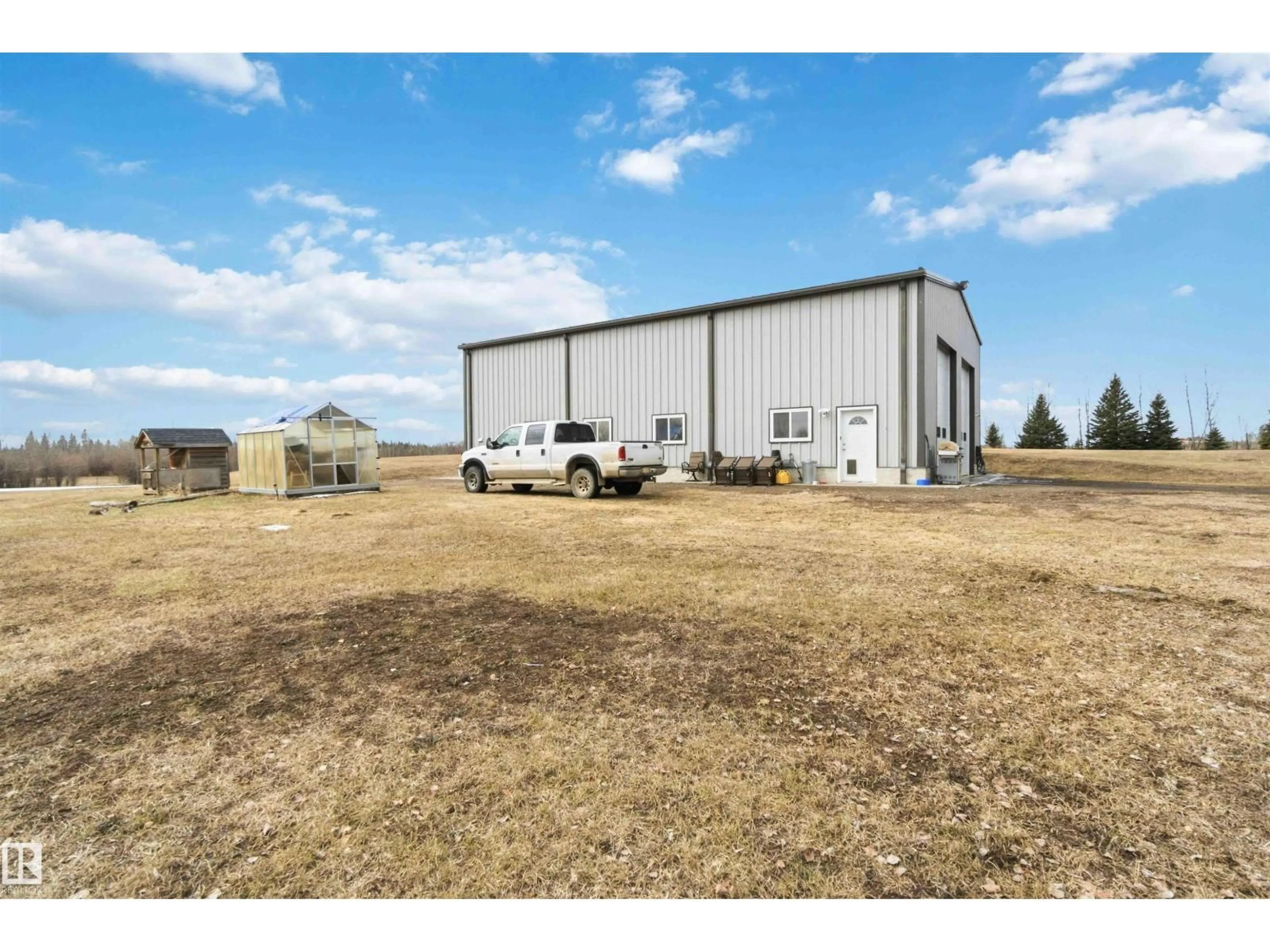 A pic from outside/outdoor area/front of a property/back of a property/a pic from drone, building for 50531 RGE ROAD 14, Rural Parkland County Alberta T7Y2N2
