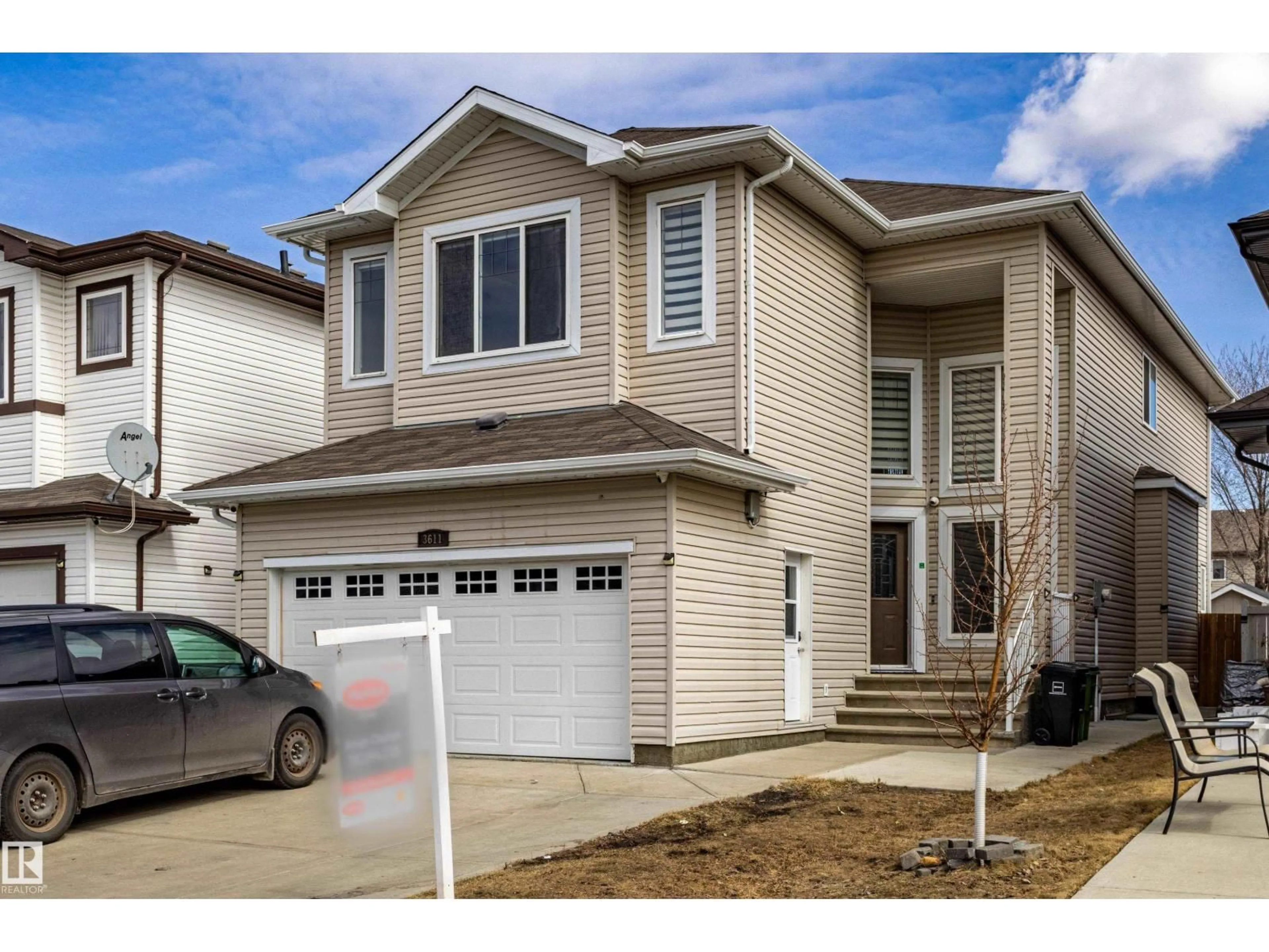 Home with vinyl exterior material, street for 3611 14 ST, Edmonton Alberta T6T0J3