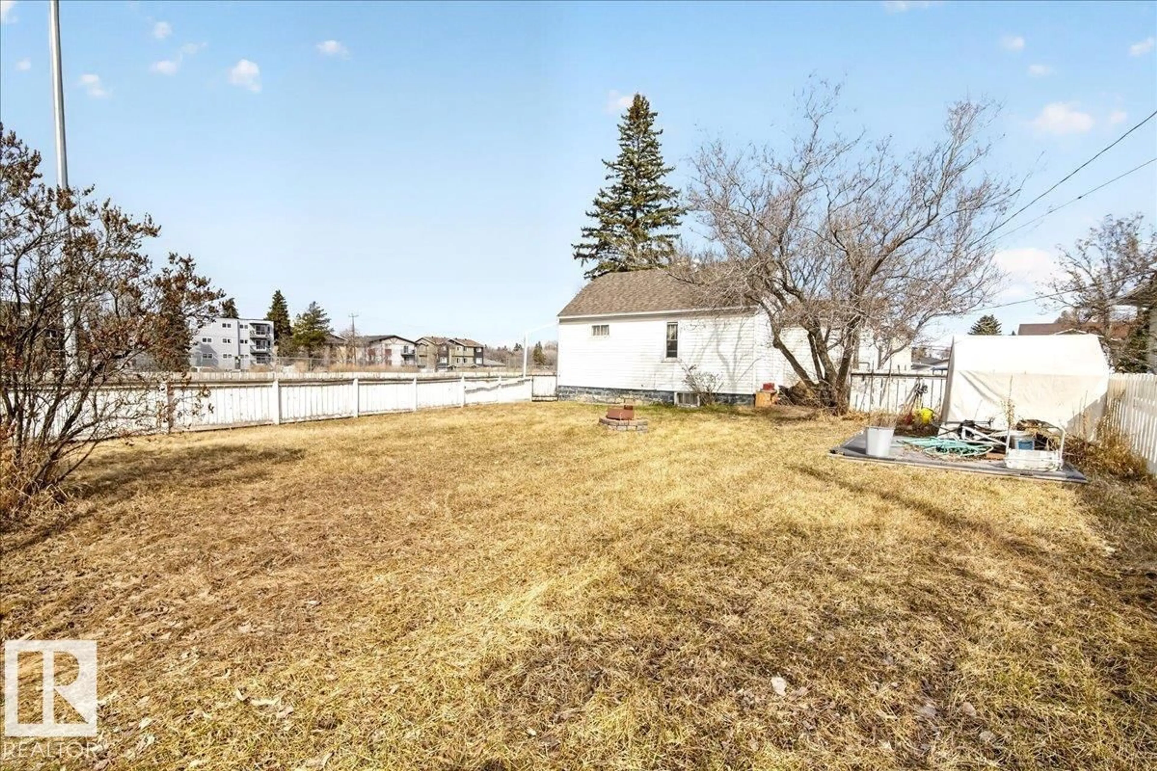 A pic from outside/outdoor area/front of a property/back of a property/a pic from drone, unknown for 4529 46A AV, Leduc Alberta T9E5V7