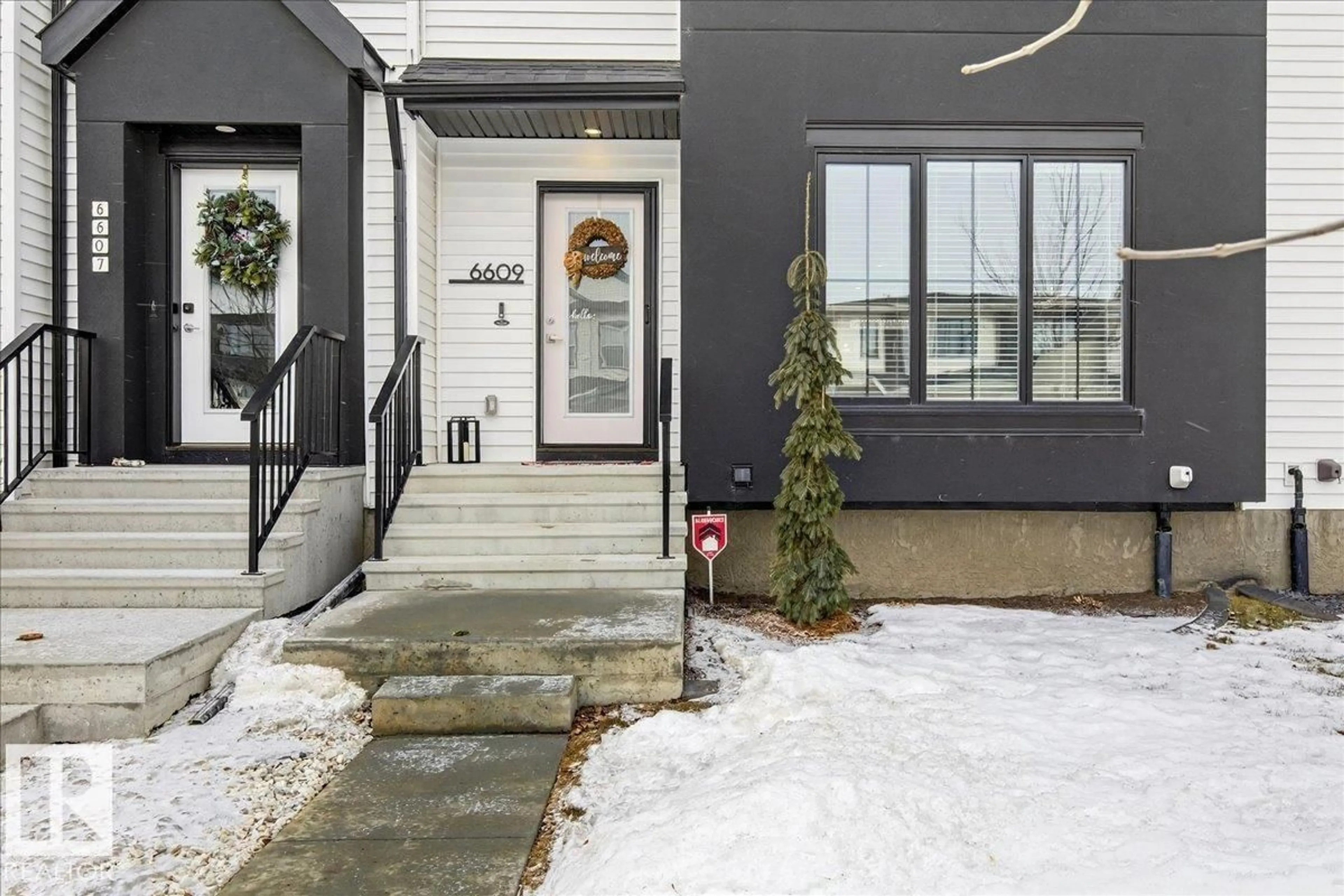 Indoor entryway for 6609 47 AV, Beaumont Alberta T4X2X5