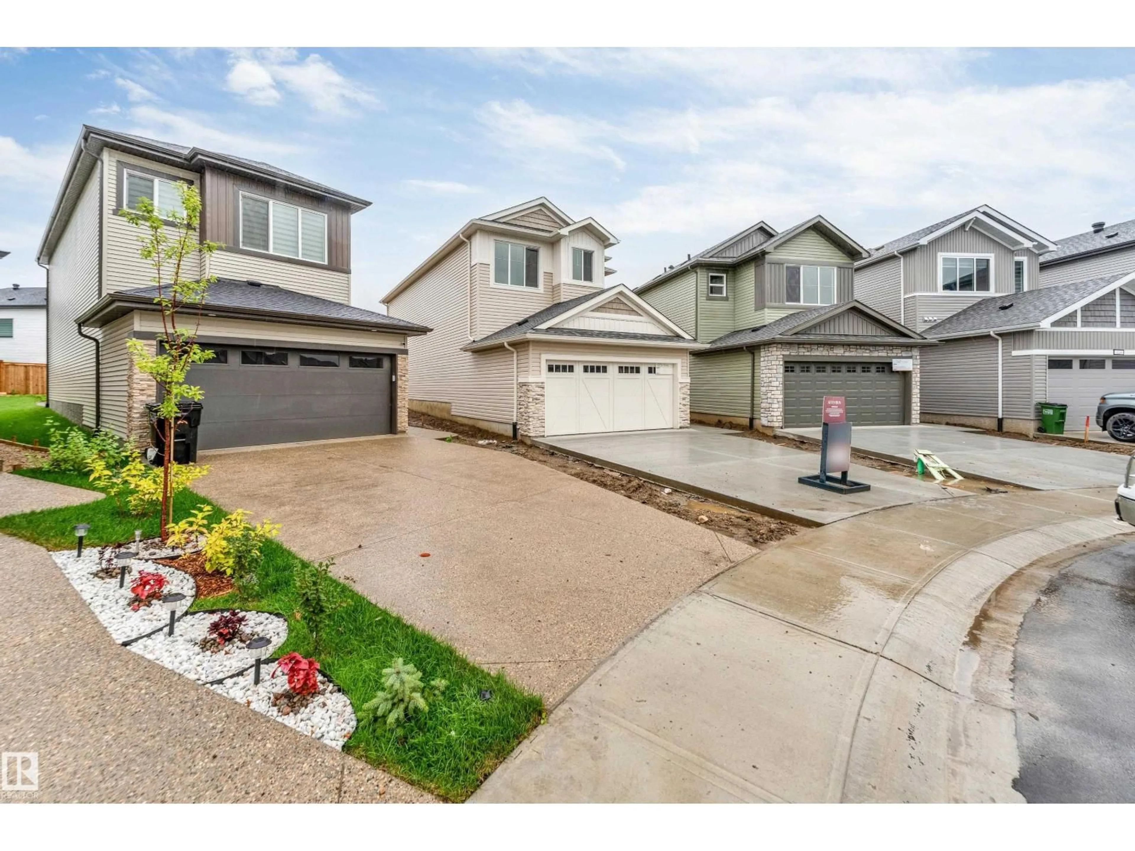 A pic from outside/outdoor area/front of a property/back of a property/a pic from drone, street for 1336 11 AV, Edmonton Alberta T6T2W4