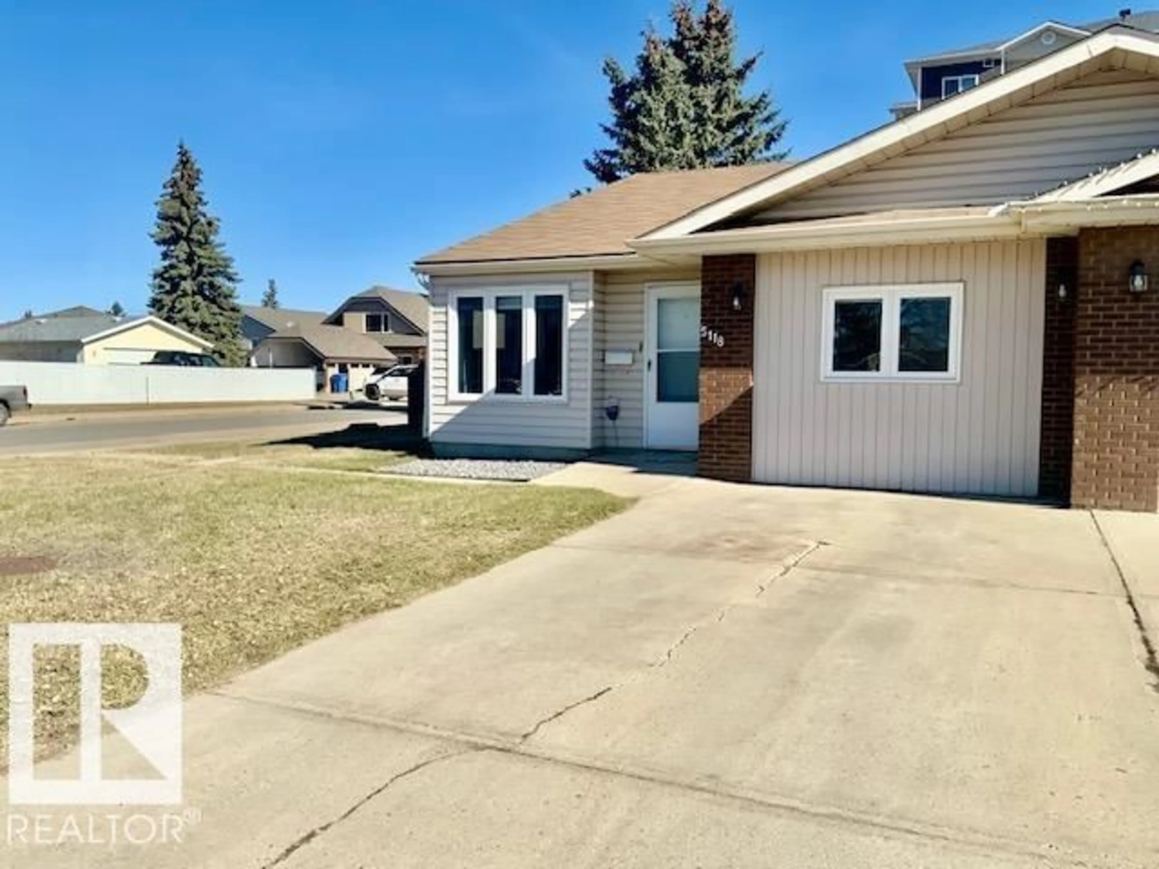 Home with vinyl exterior material, street for 5118 56 AV, Wetaskiwin Alberta T9A3N5