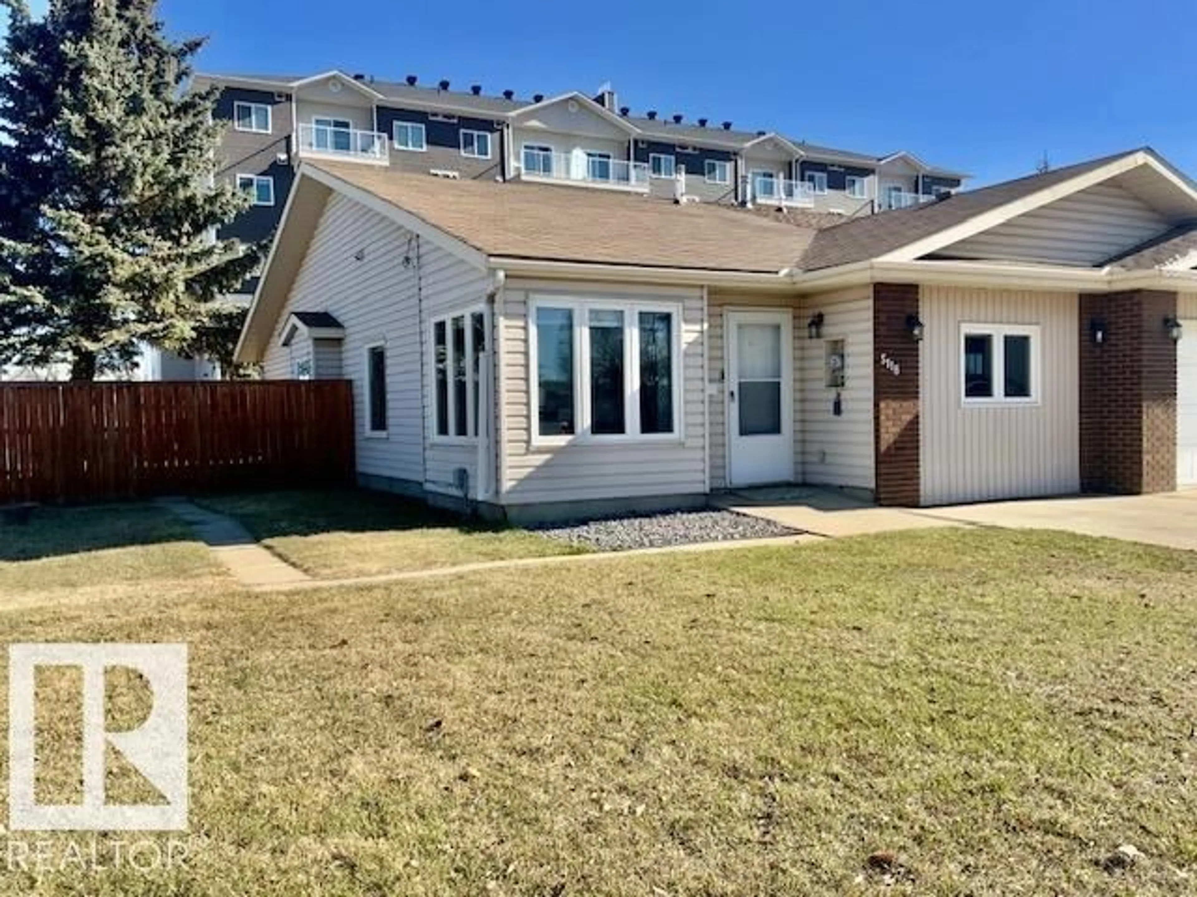 Home with vinyl exterior material, street for 5118 56 AV, Wetaskiwin Alberta T9A3N5