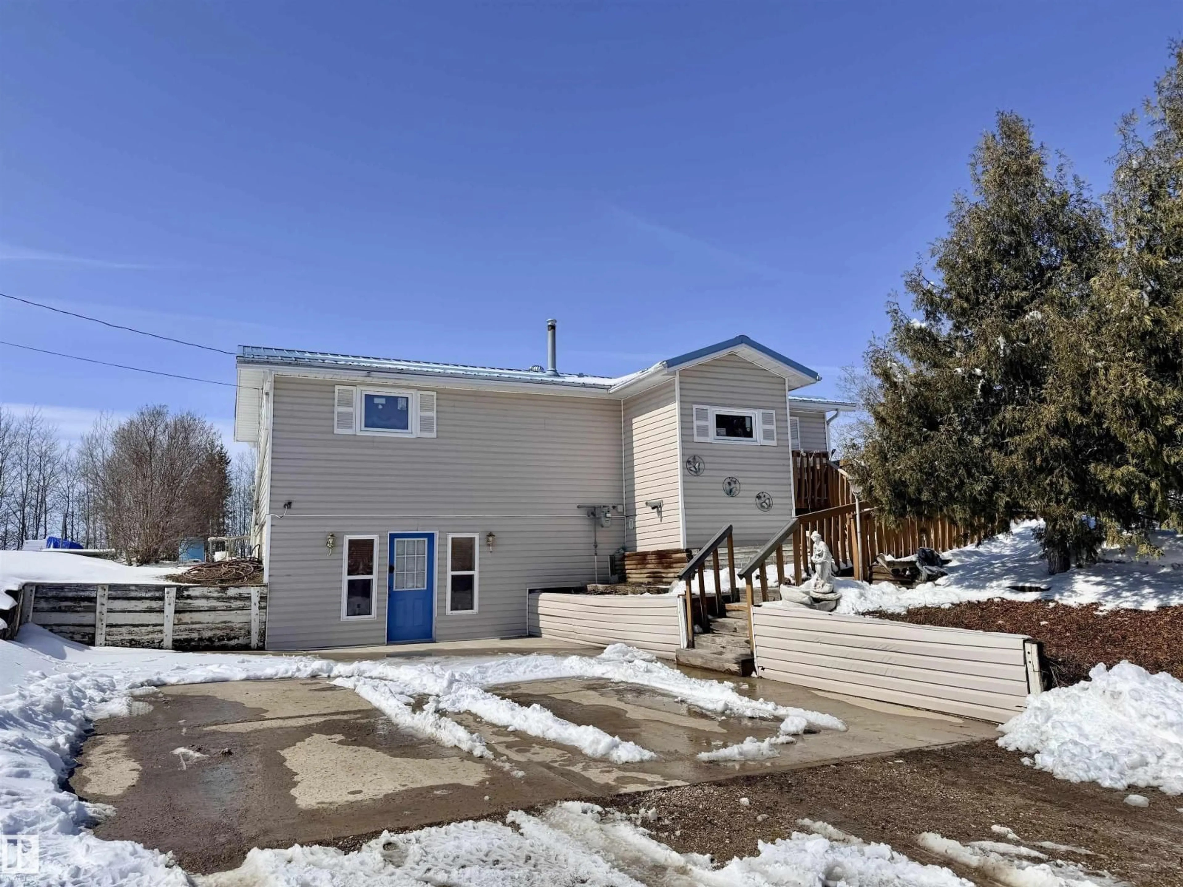 A pic from outside/outdoor area/front of a property/back of a property/a pic from drone, unknown for 108 - 58532 RR 113, Rural St. Paul County Alberta T0A0C0