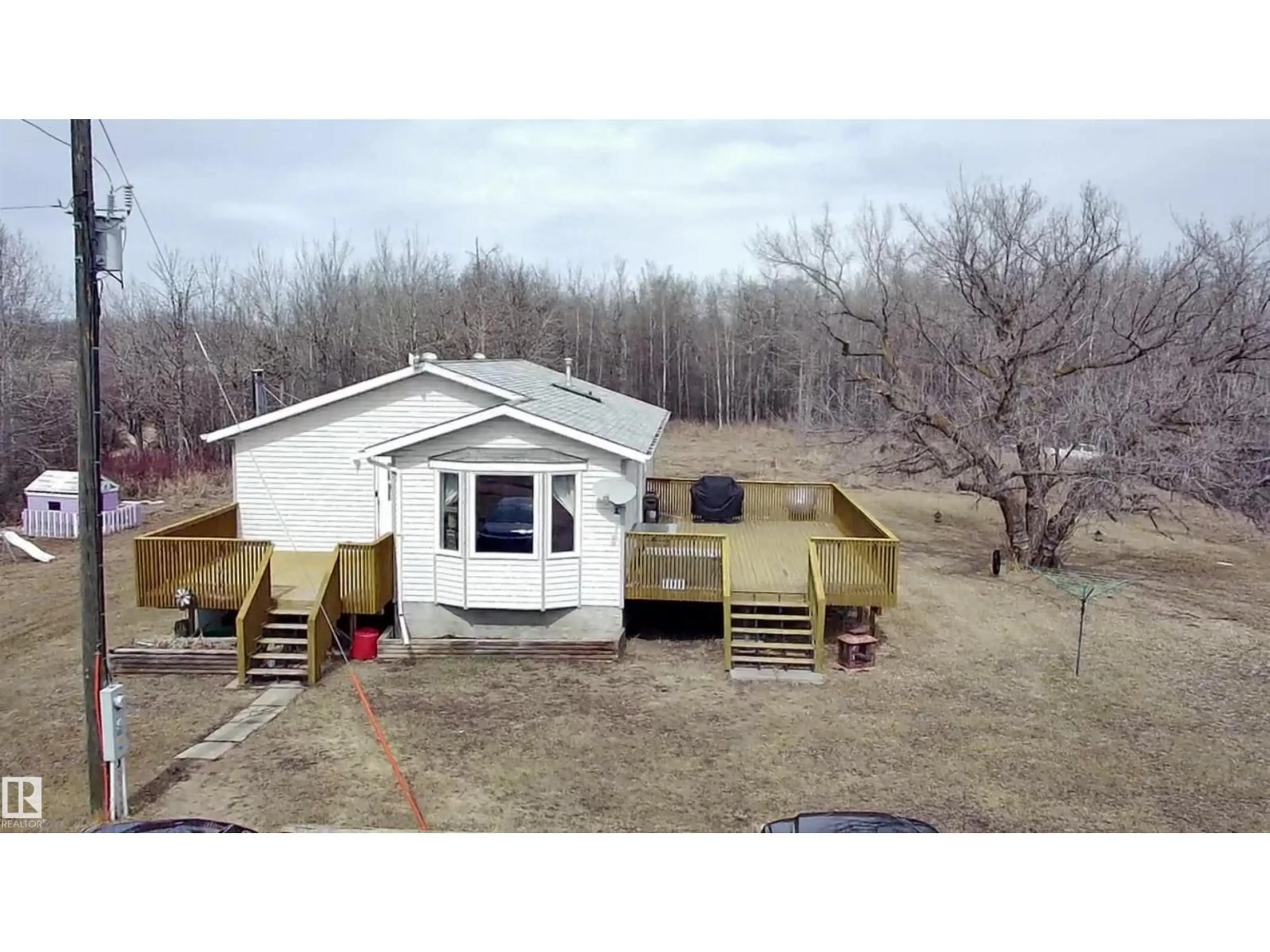A pic from outside/outdoor area/front of a property/back of a property/a pic from drone, building for 50027 RANGE ROAD 194, Rural Beaver County Alberta T0B4J3