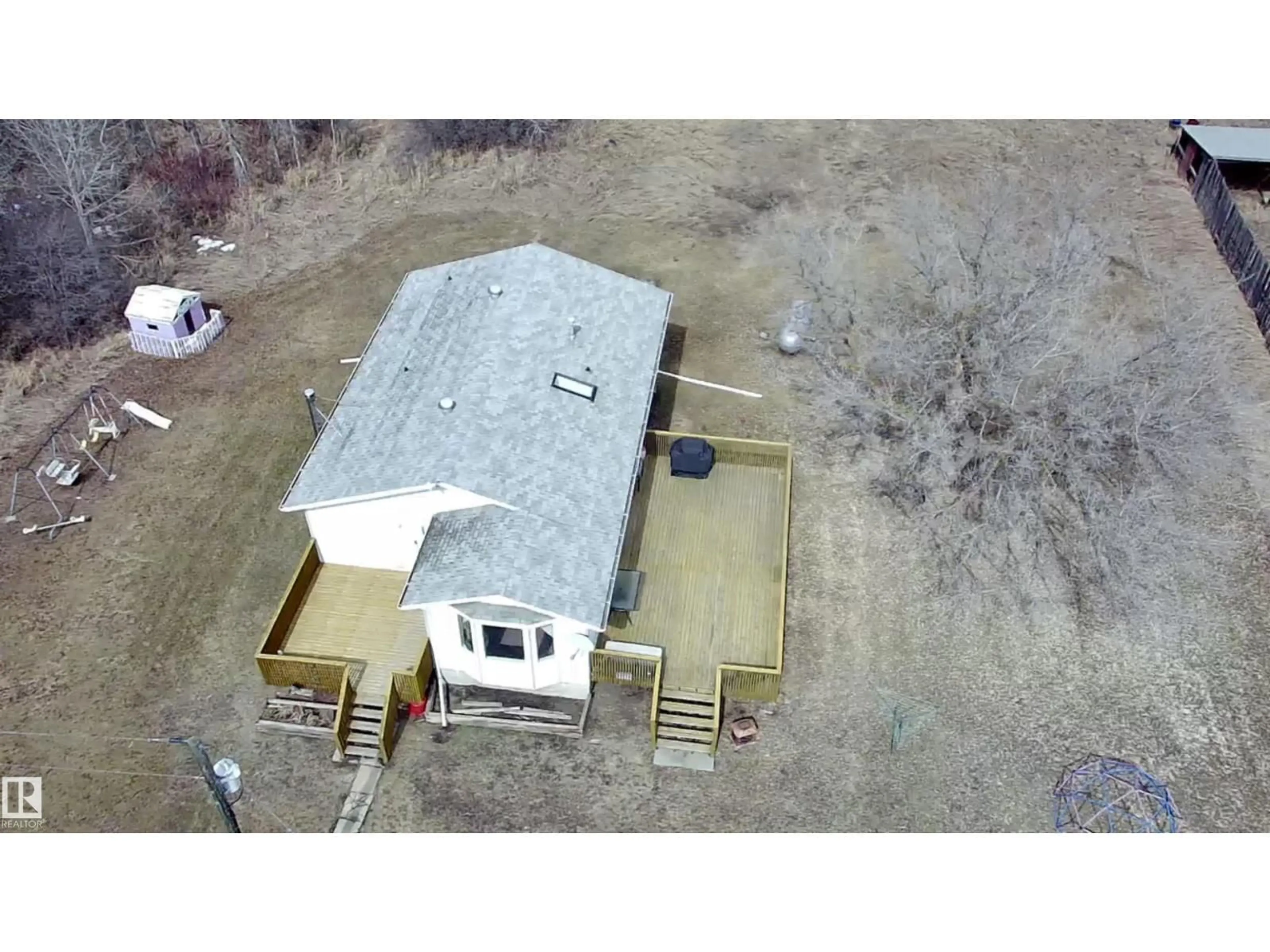 A pic from outside/outdoor area/front of a property/back of a property/a pic from drone, building for 50027 RANGE ROAD 194, Rural Beaver County Alberta T0B4J3