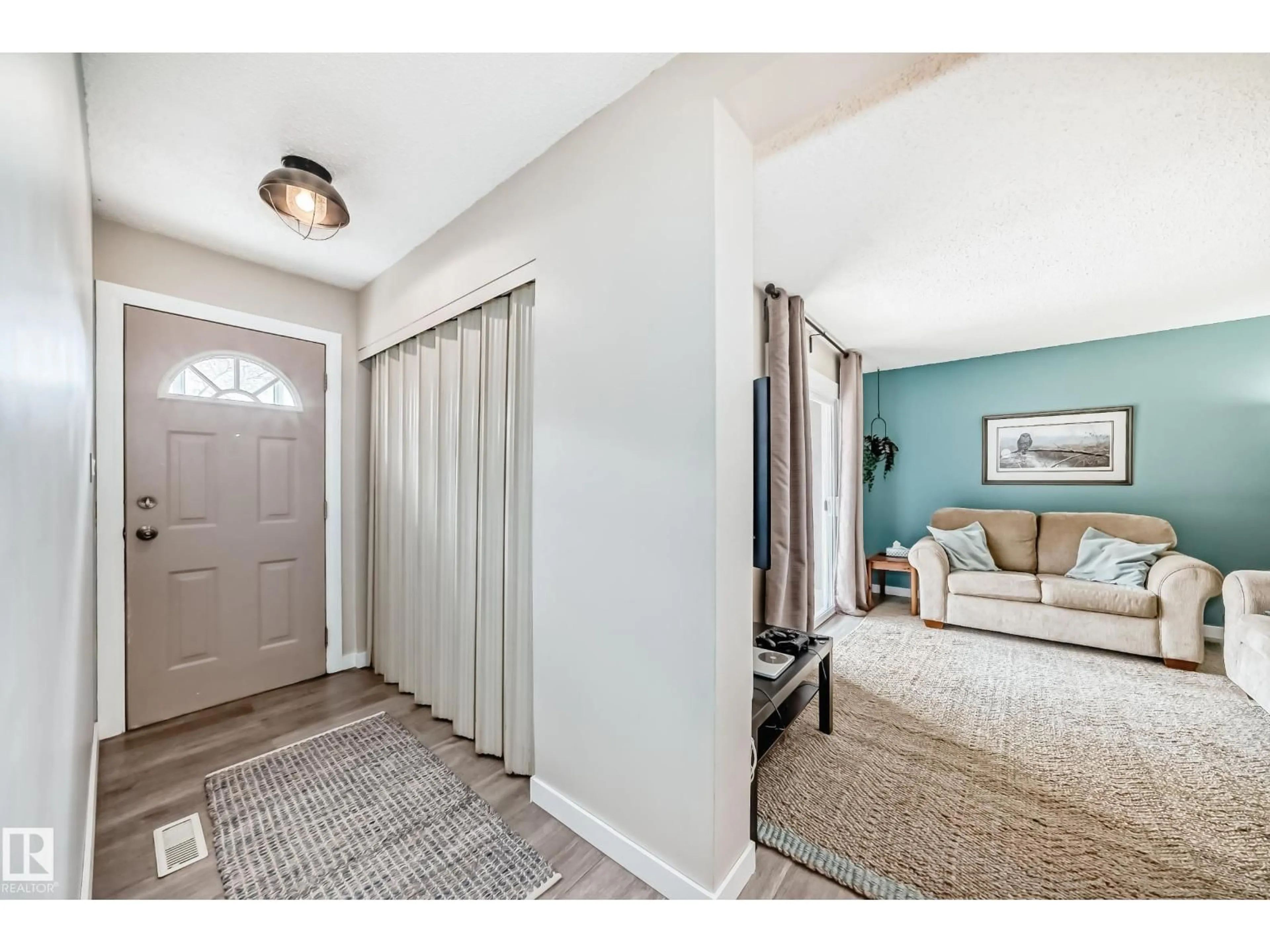 Indoor entryway for 8113 27 AV, Edmonton Alberta T6K3C9