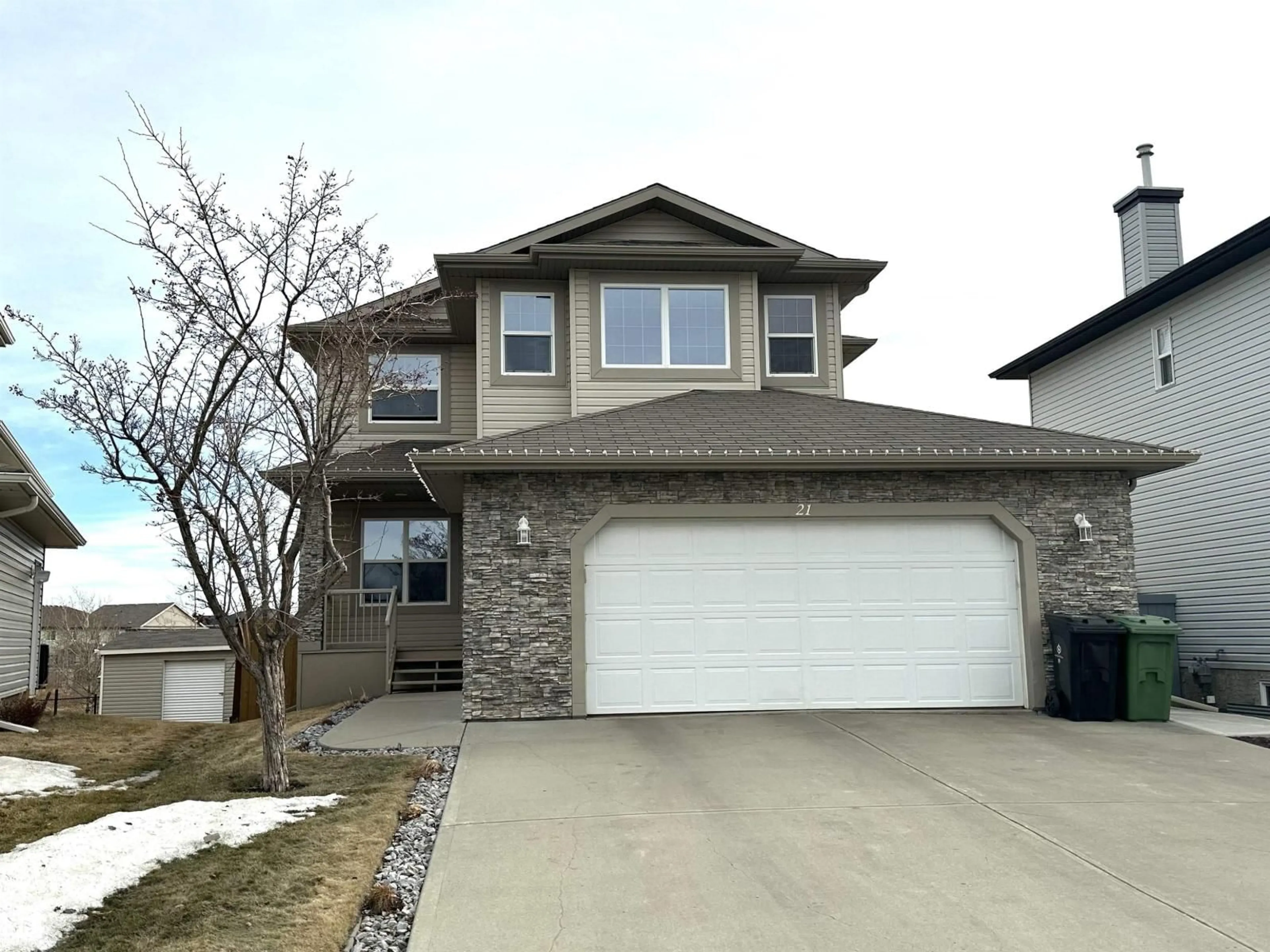 Home with vinyl exterior material, street for 21 HILLCREST PT, Fort Saskatchewan Alberta T8L0A1