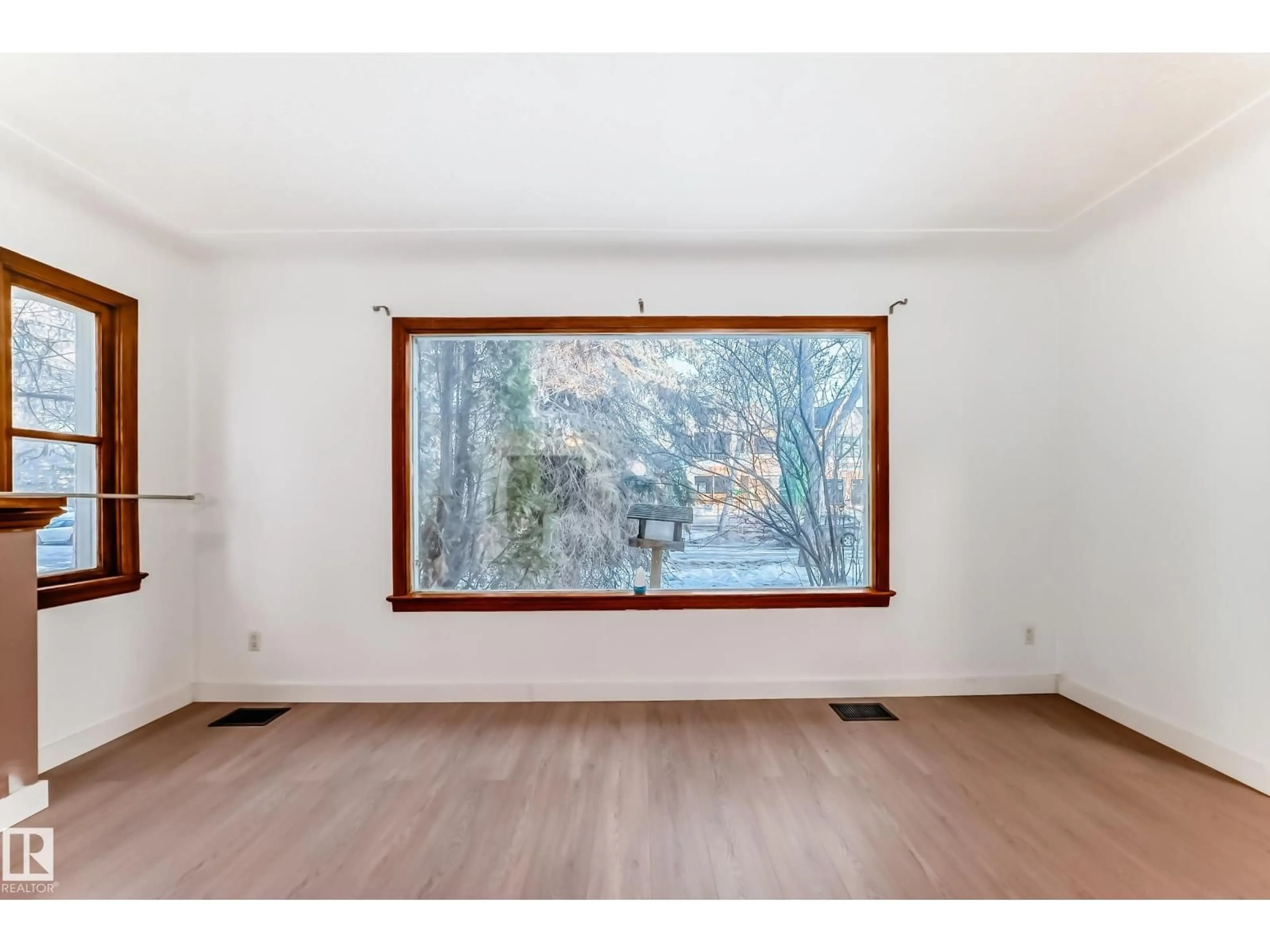 A pic of a room for NW - 13919 107A AVE, Edmonton Alberta T5M2A8