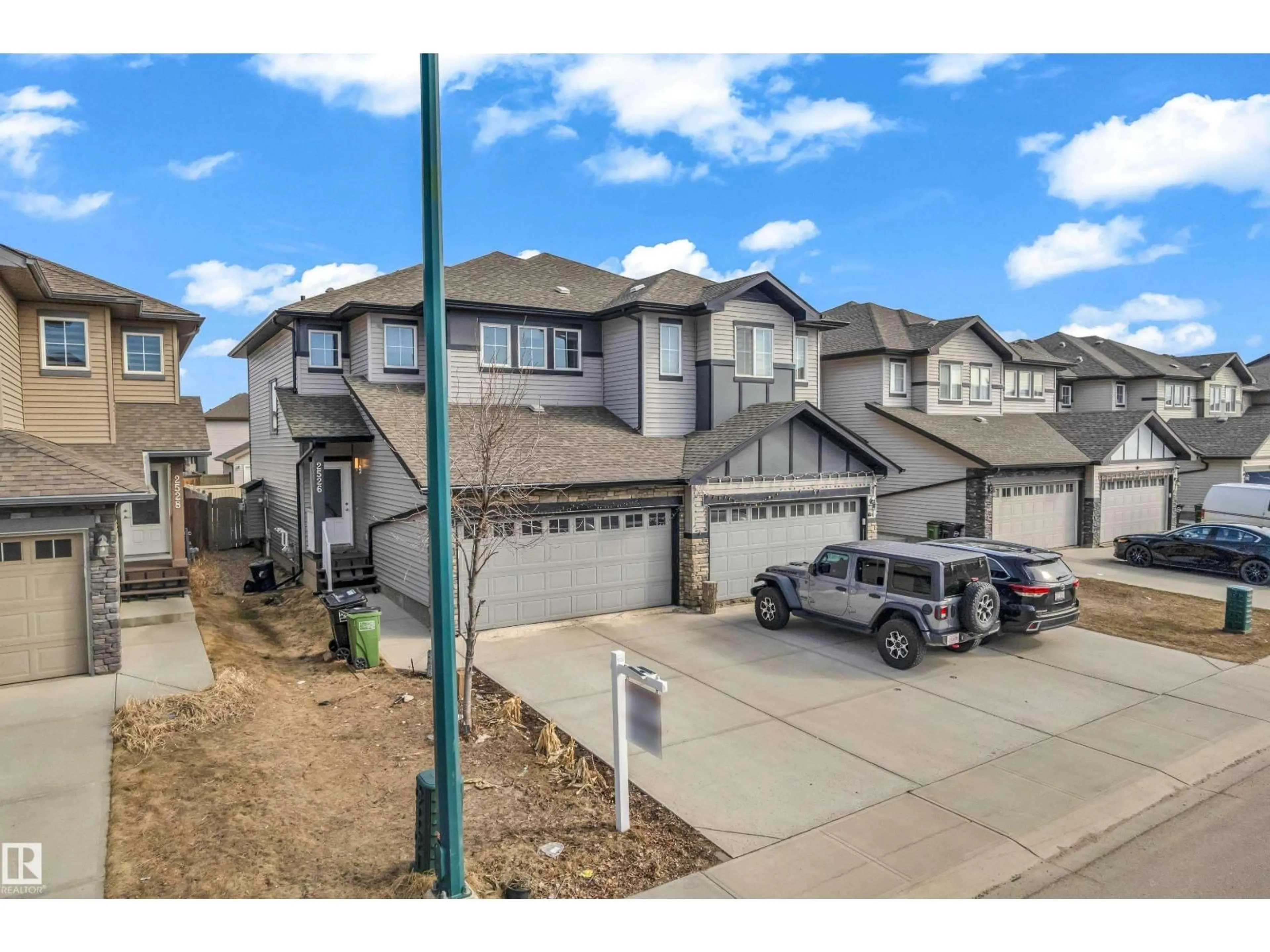 A pic from outside/outdoor area/front of a property/back of a property/a pic from drone, street for 2526 19A AV, Edmonton Alberta T6T2E1