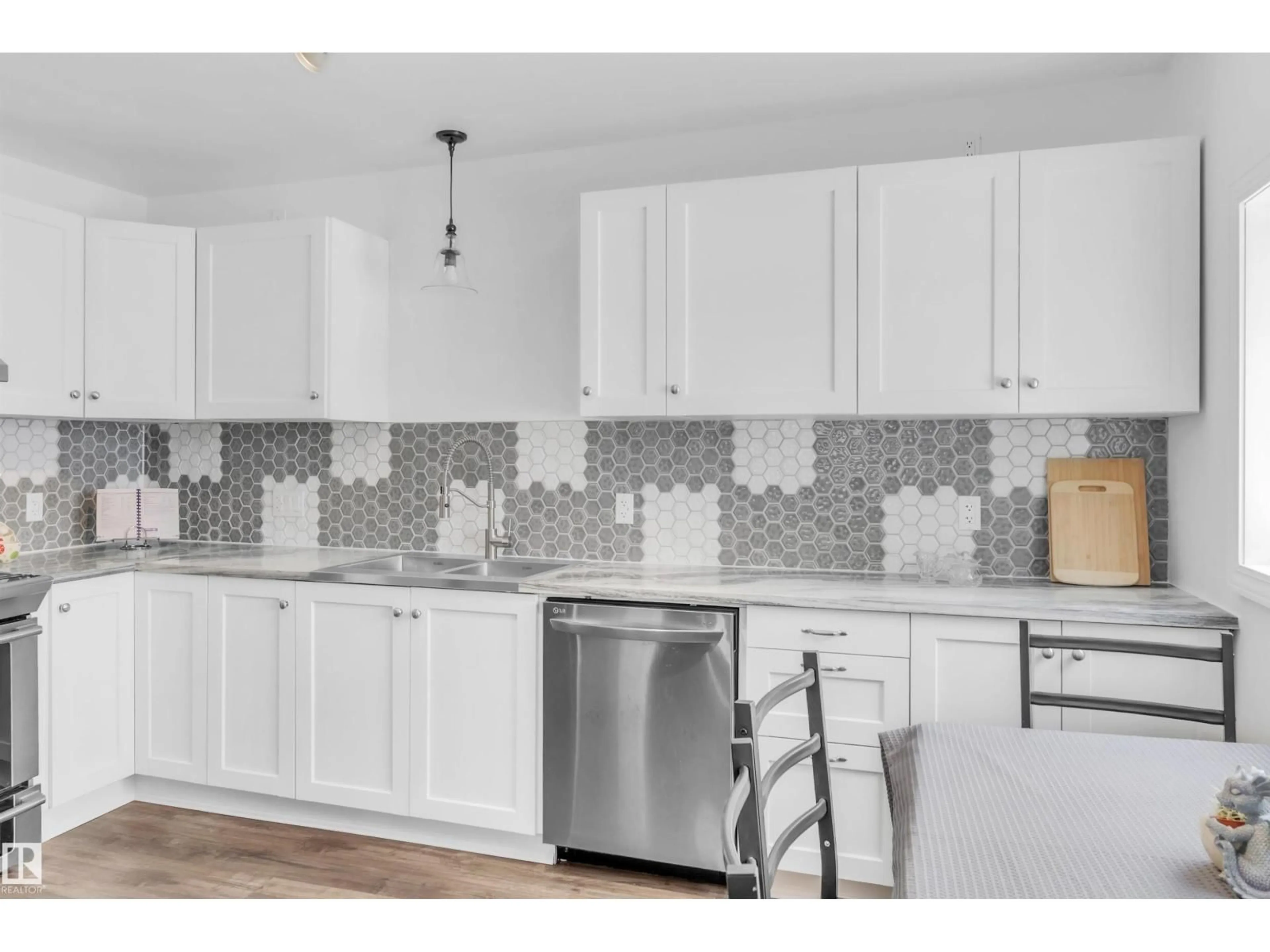 Open concept kitchen, ceramic/tile floor for 5107 52 AVE, Bonnyville Town Alberta T9N2A6