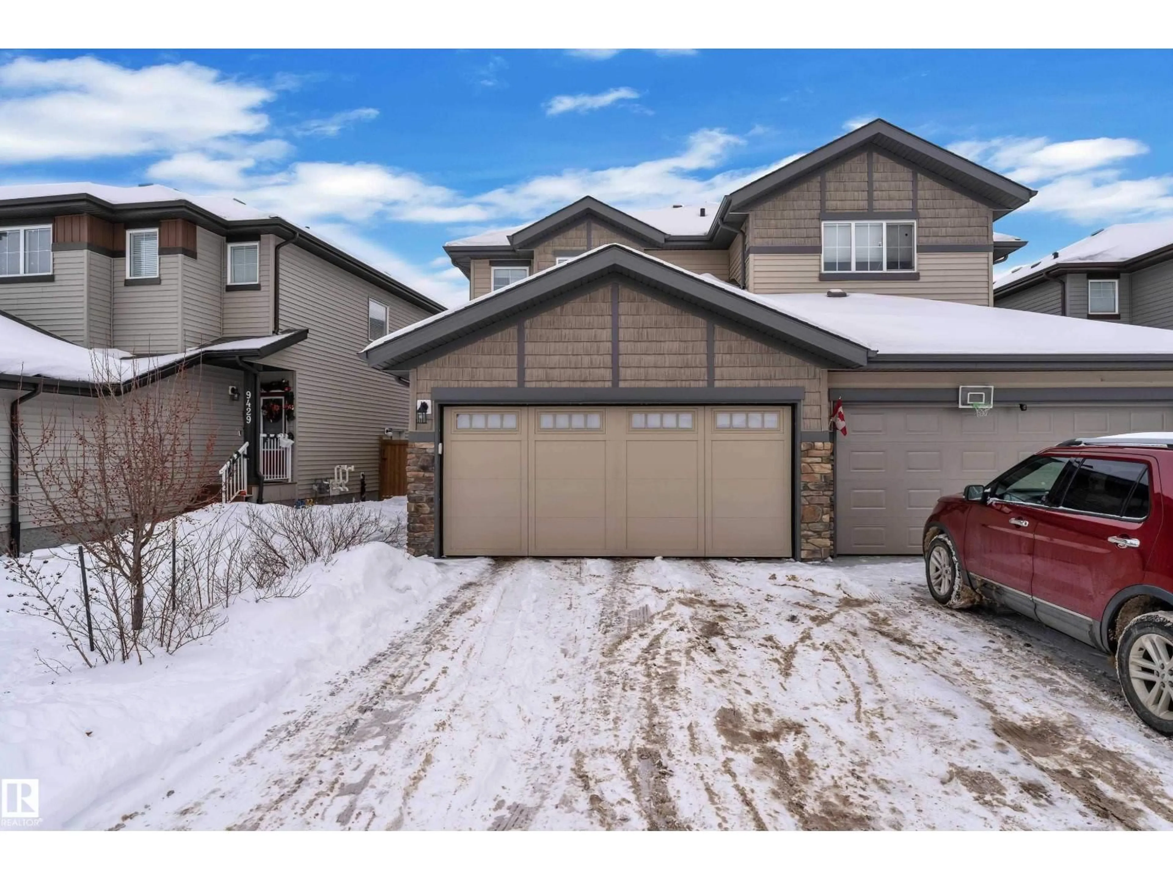 A pic from outside/outdoor area/front of a property/back of a property/a pic from drone, street for NW - 9425 206A ST, Edmonton Alberta T5T7M8