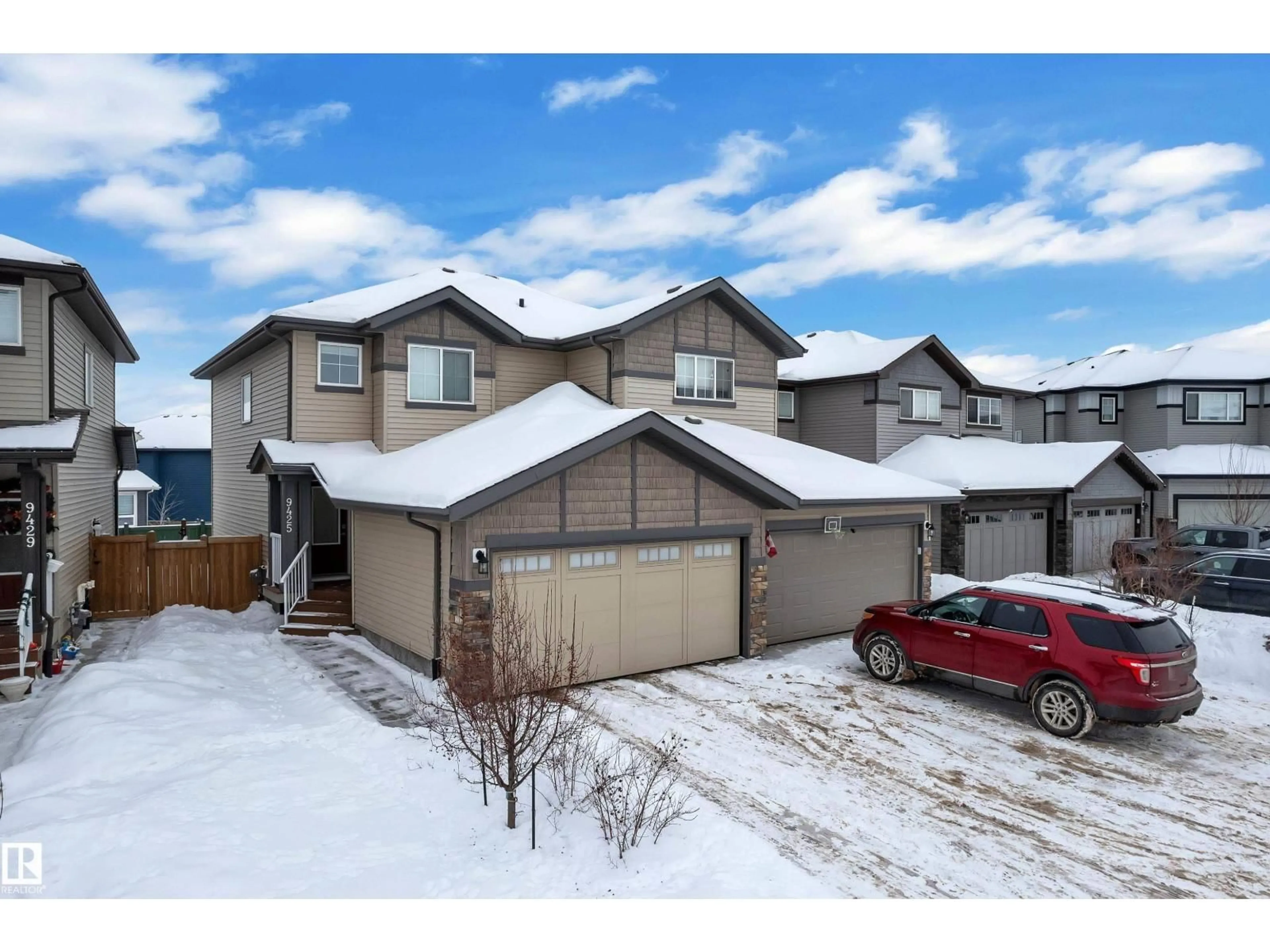 A pic from outside/outdoor area/front of a property/back of a property/a pic from drone, street for NW - 9425 206A ST, Edmonton Alberta T5T7M8