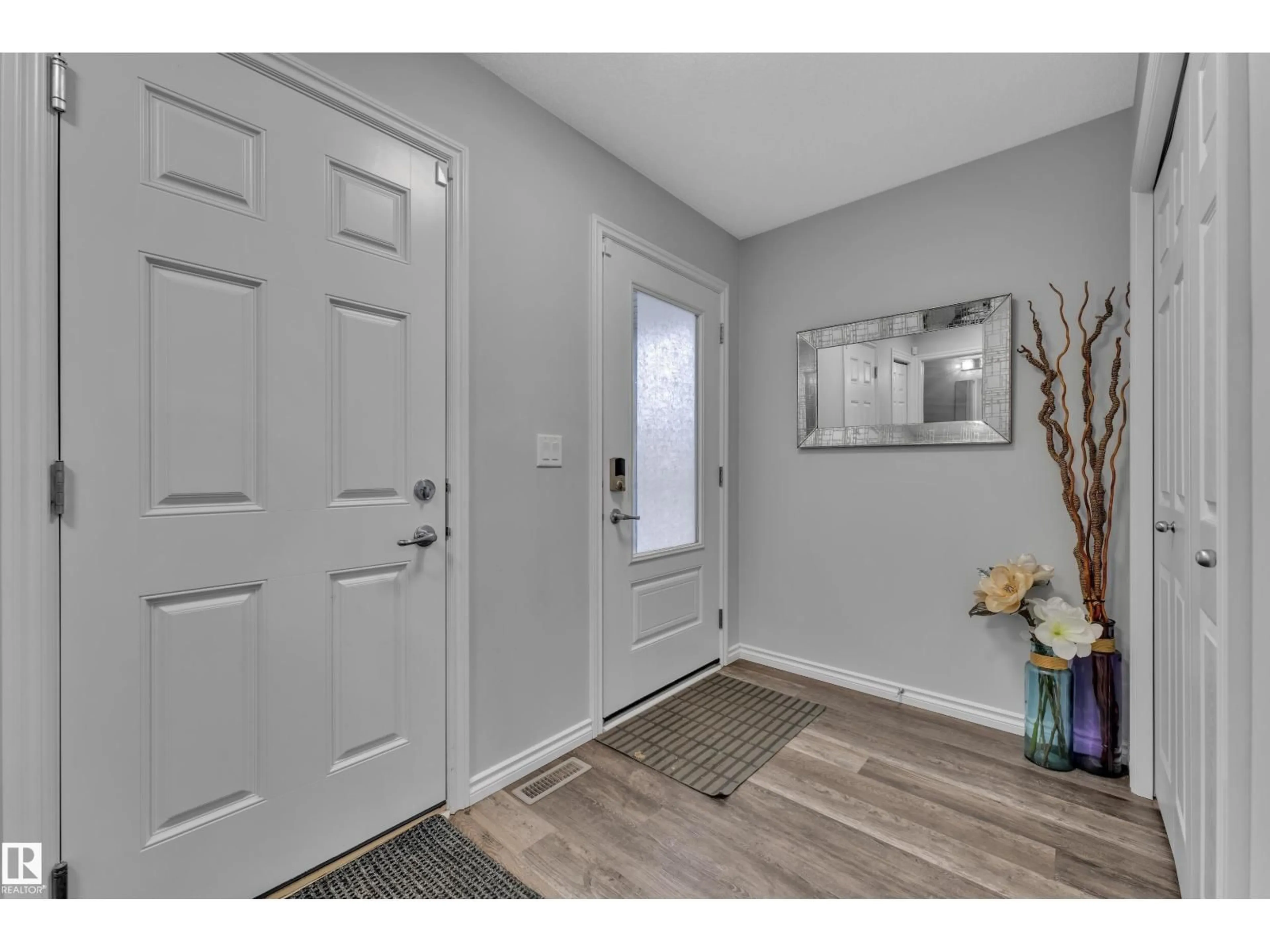 Indoor entryway for NW - 9425 206A ST, Edmonton Alberta T5T7M8