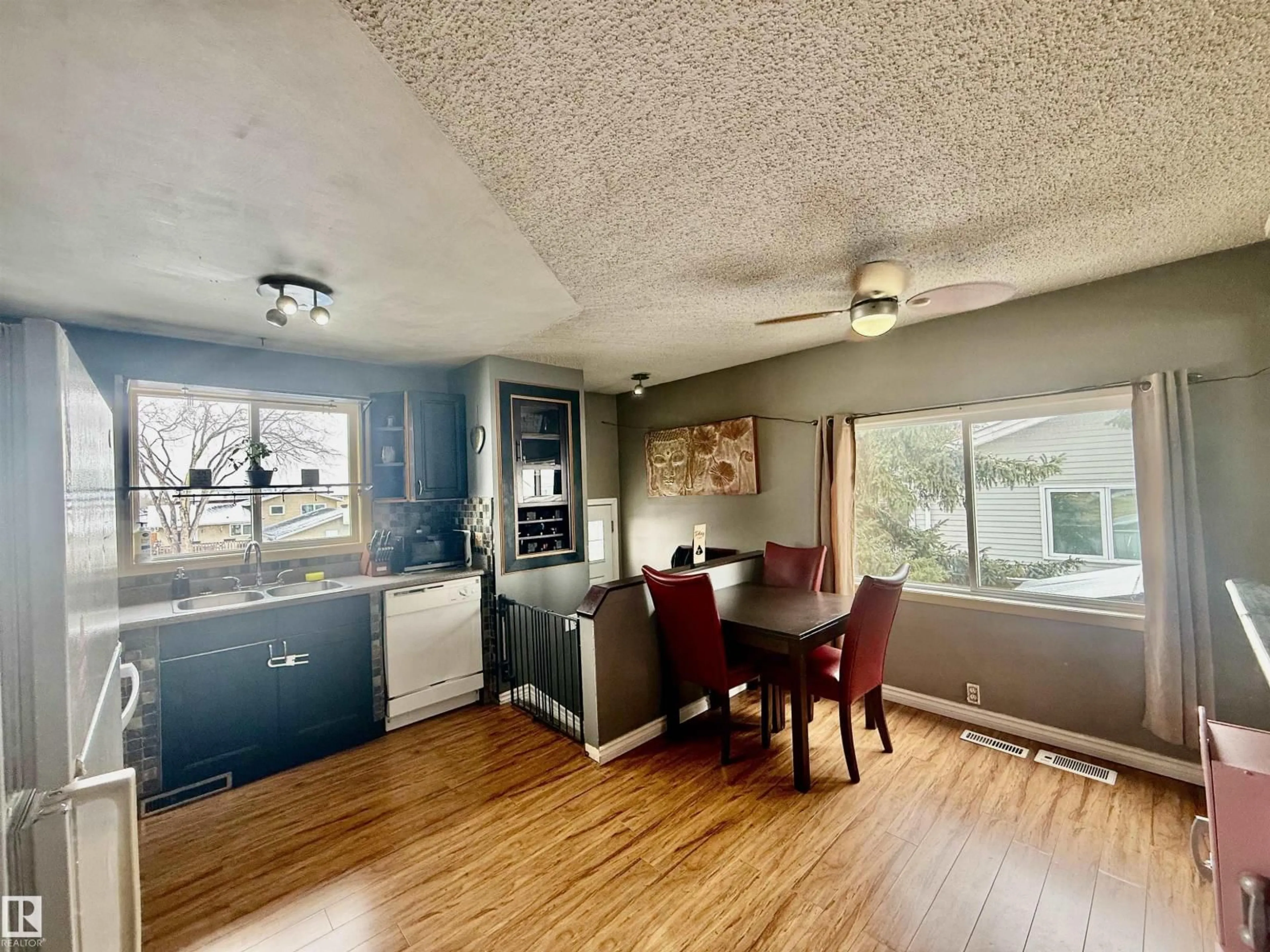 Unknown for NW - 3520 17B AV, Edmonton Alberta T6L2P3