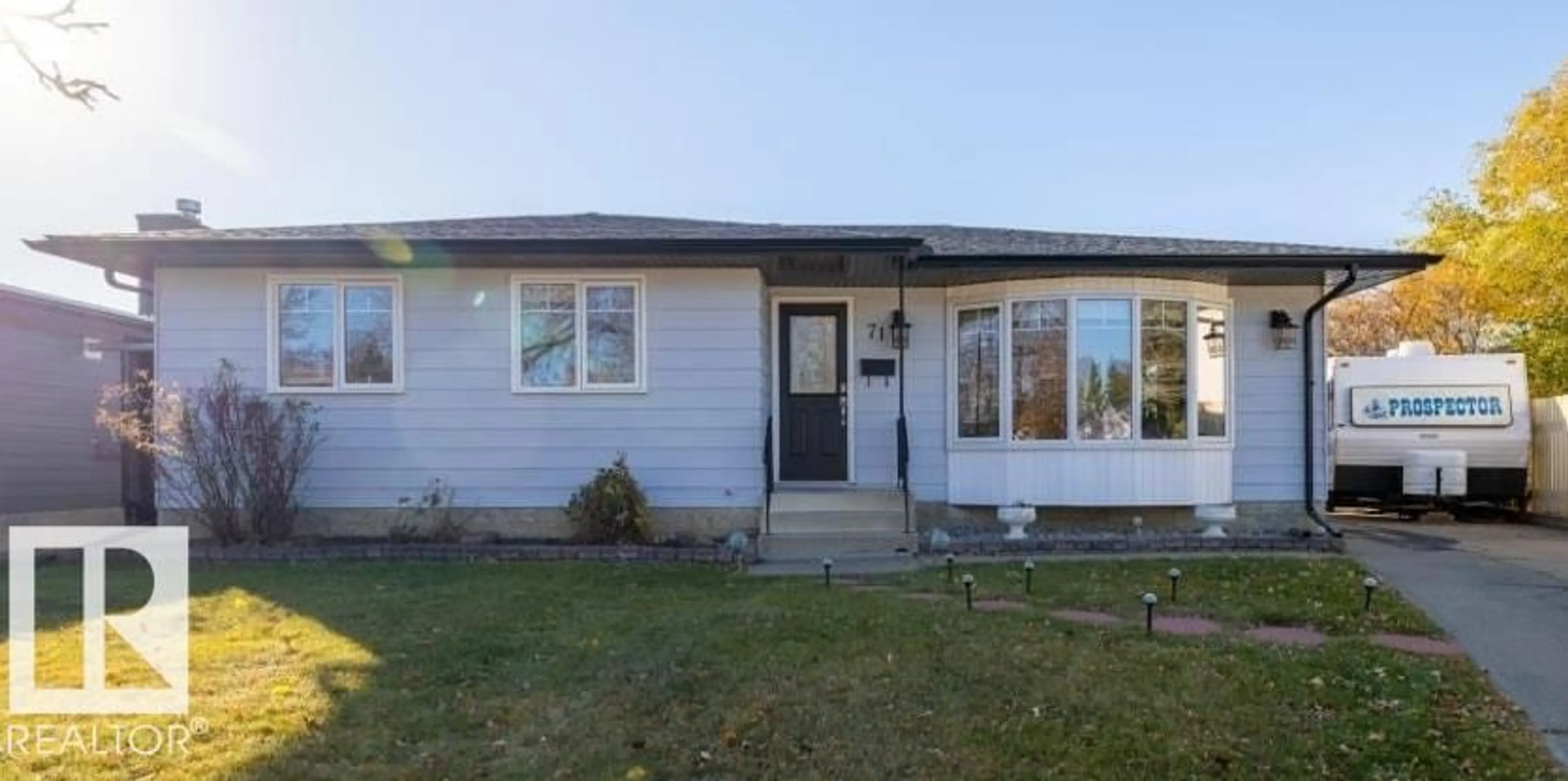 Home with vinyl exterior material, street for 71 LABELLE CR, St. Albert Alberta T8N2G6