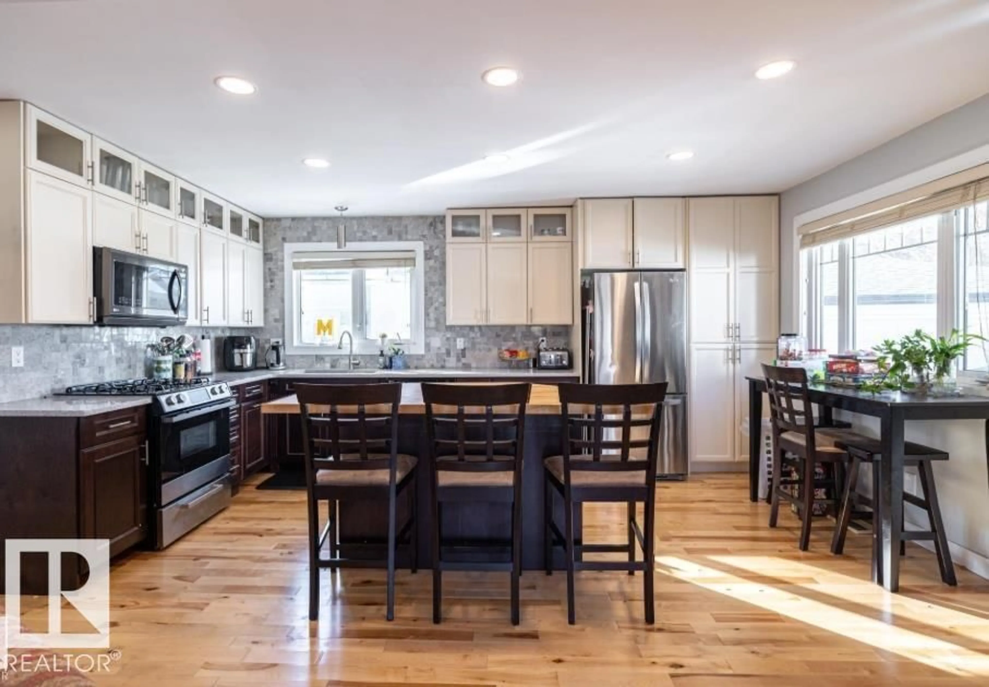 Open concept kitchen, wood/laminate floor for 71 LABELLE CR, St. Albert Alberta T8N2G6