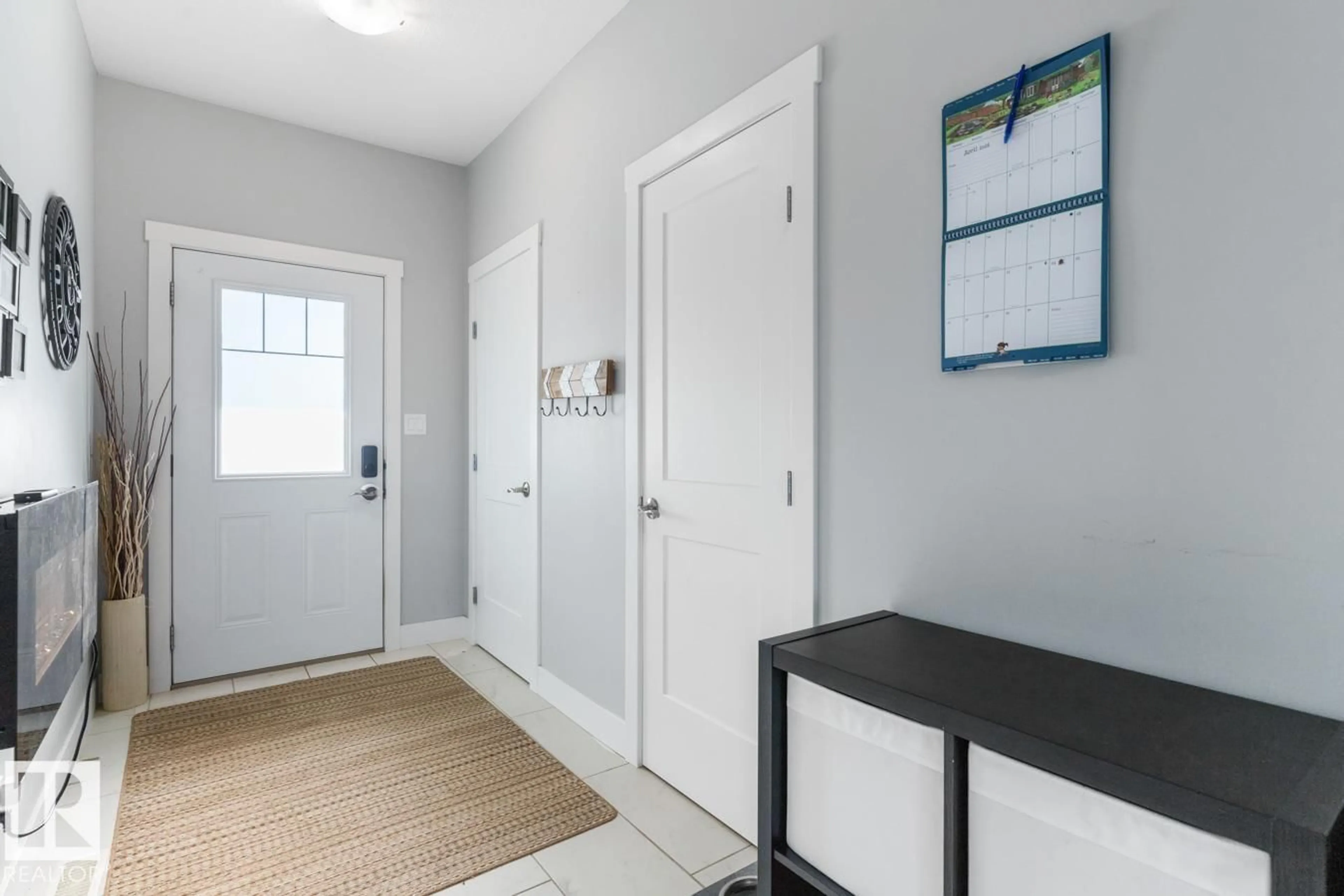 Indoor entryway for 14 - 5309 49 AVENUE, Calmar Alberta T0C0V0