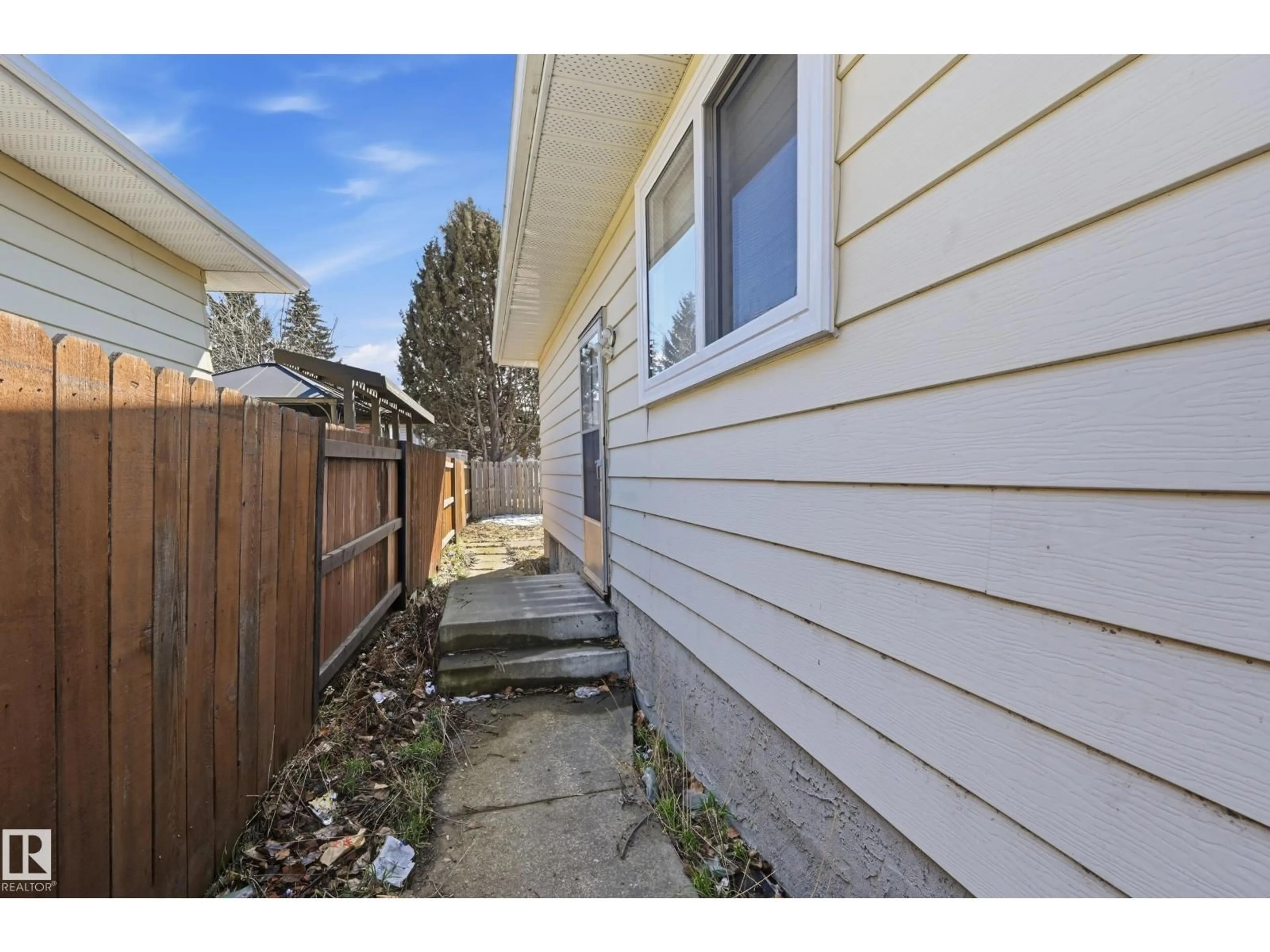 Patio, street for 6907 19 AV, Edmonton Alberta T6K2G7