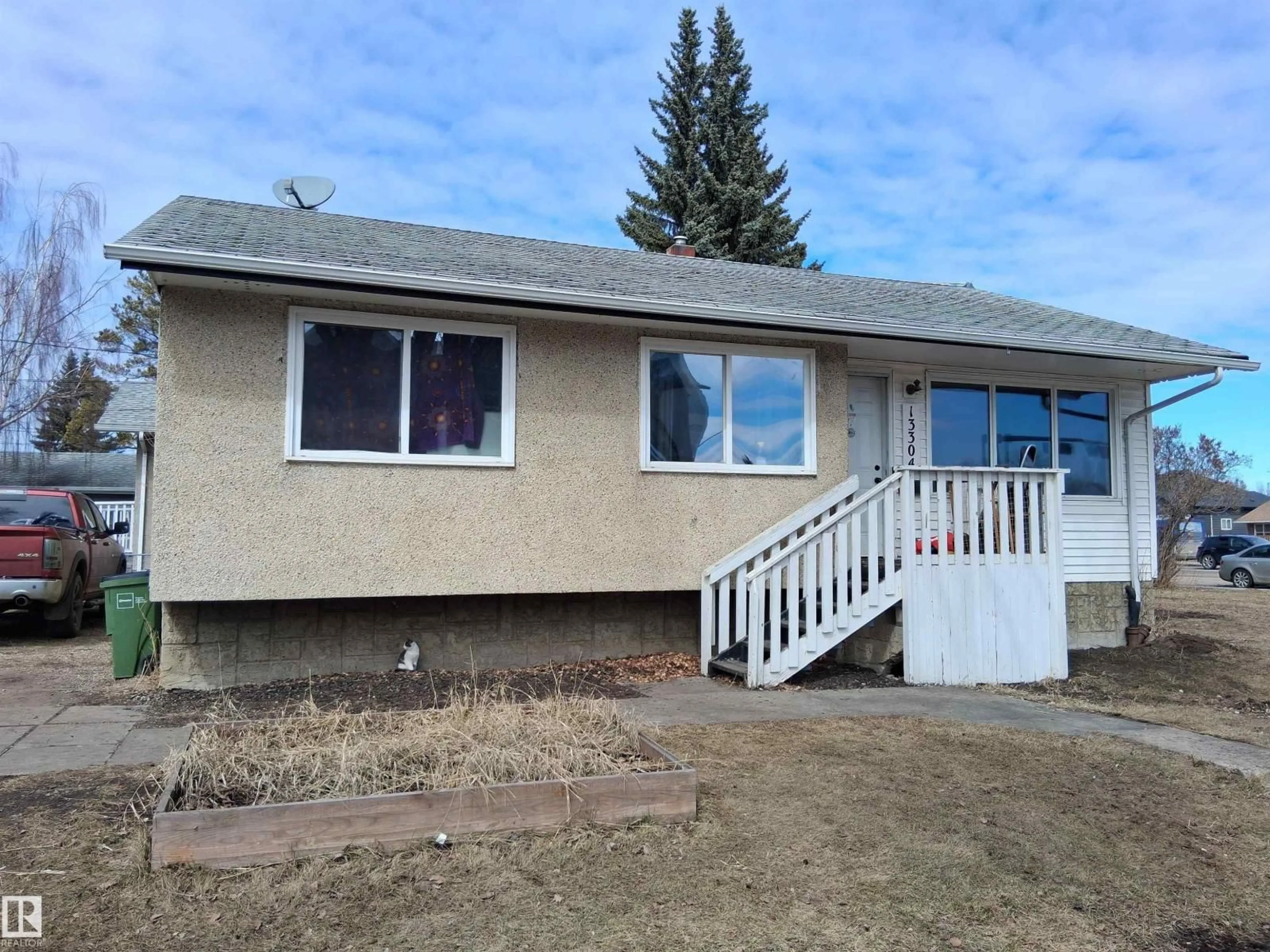 Home with vinyl exterior material, unknown for NW - 13304 122 AV, Edmonton Alberta T5L2V5