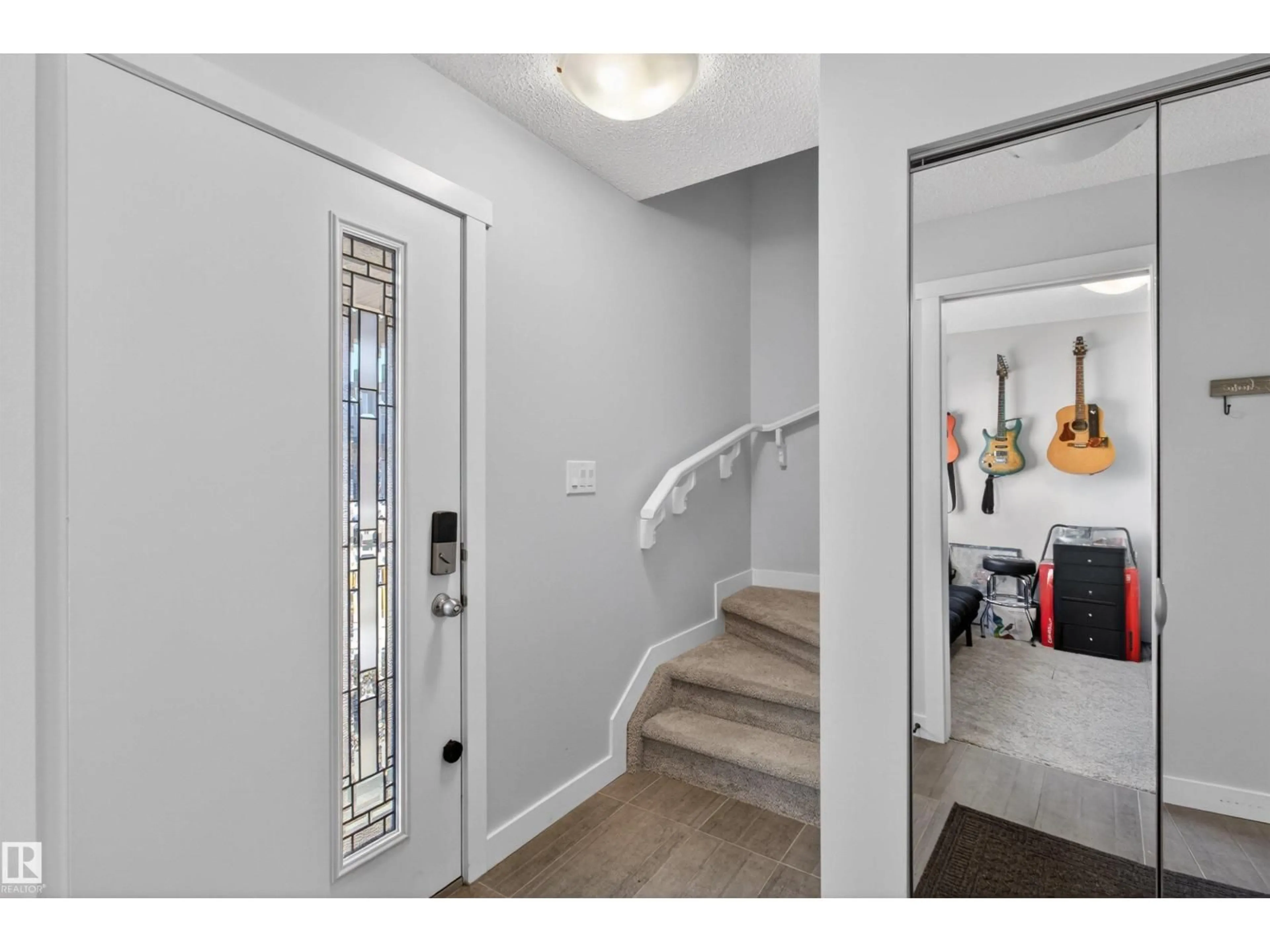 Indoor entryway for 19722 26A AV, Edmonton Alberta T6M0W9