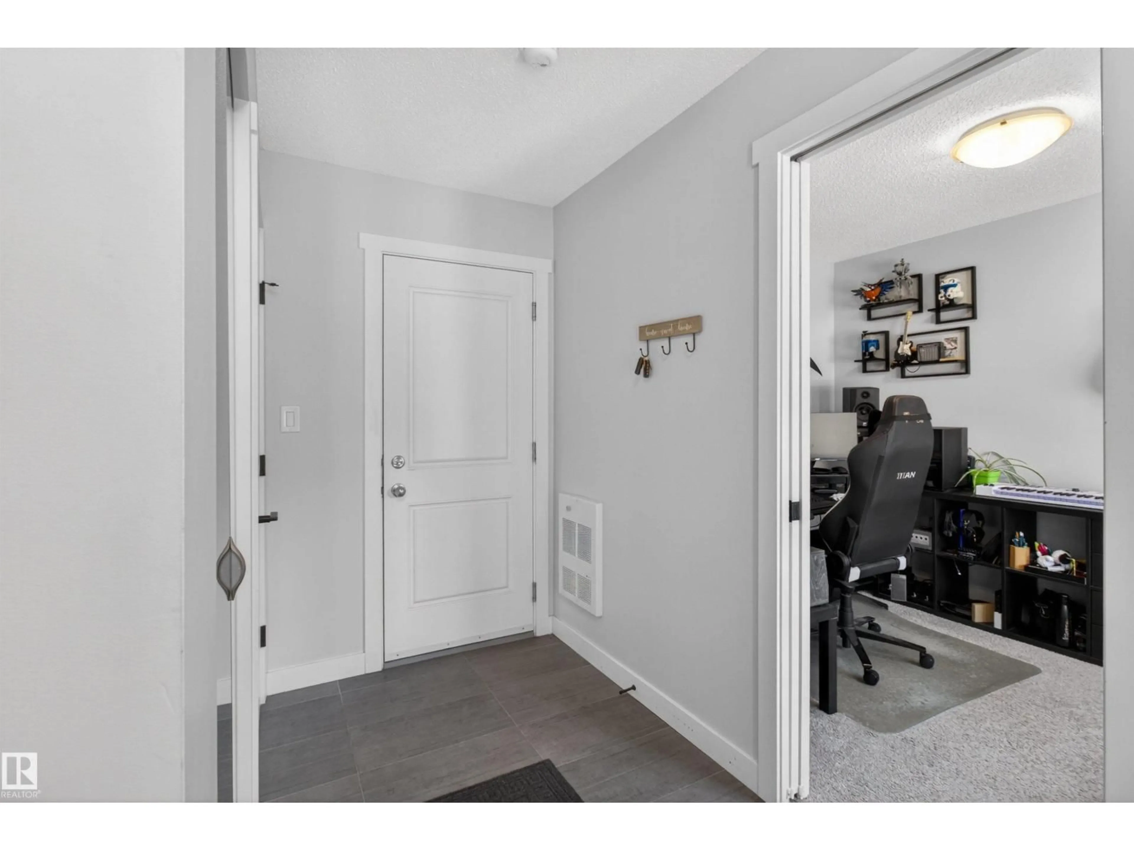 Indoor entryway for 19722 26A AV, Edmonton Alberta T6M0W9