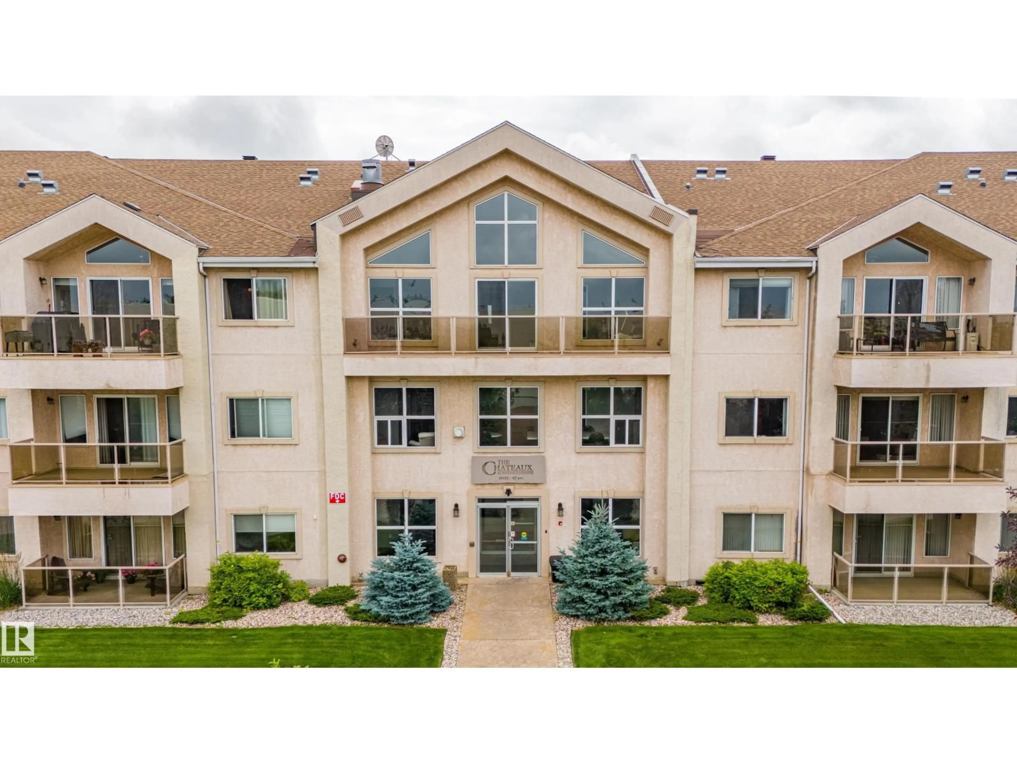 A pic from outside/outdoor area/front of a property/back of a property/a pic from drone, building for #208 - 10421 42 AV, Edmonton Alberta T6J7C8