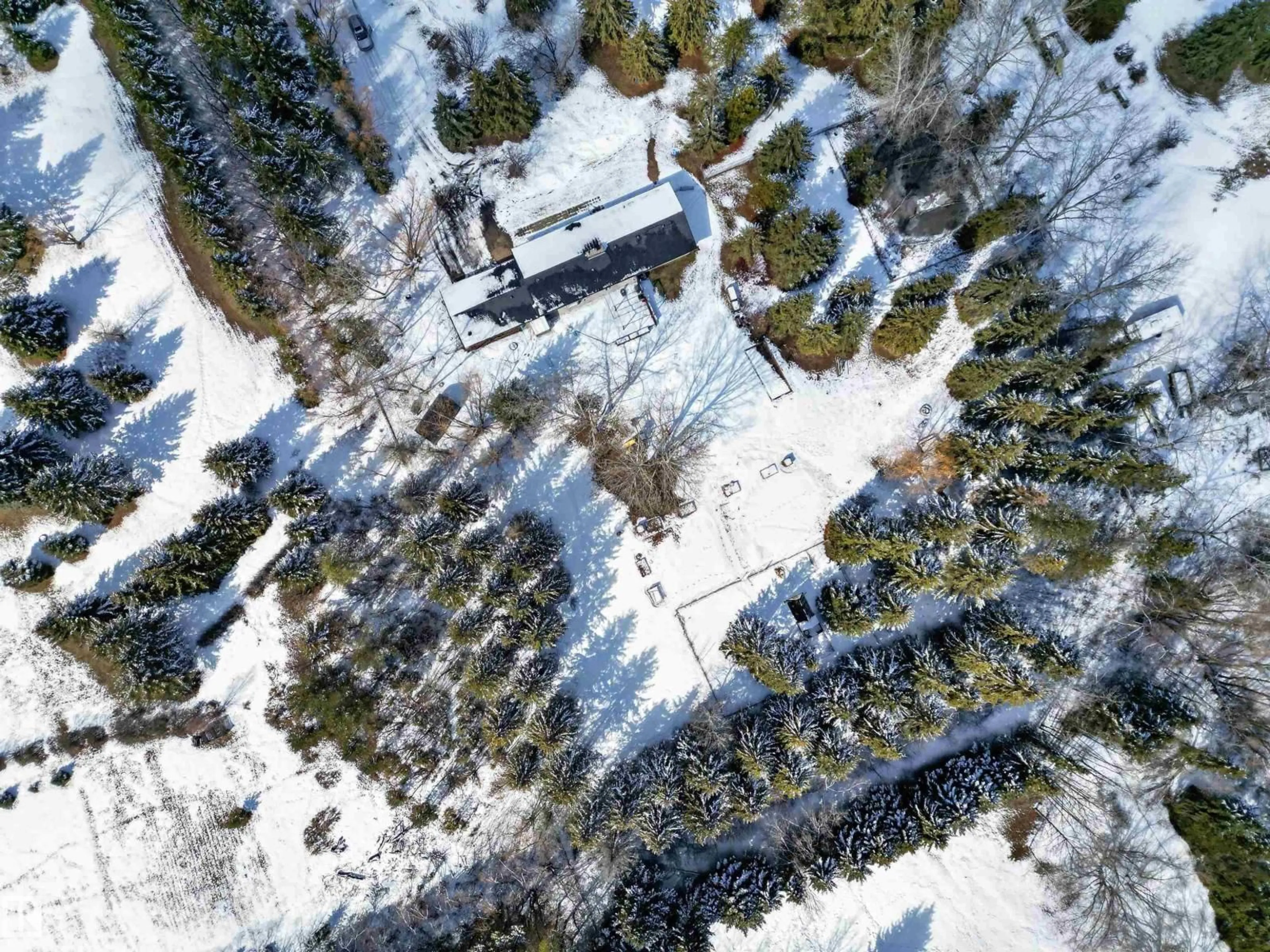 A pic from outside/outdoor area/front of a property/back of a property/a pic from drone, unknown for 52552 - 98 RGE ROAD 224 RGE ROAD, Rural Strathcona County Alberta T8A4R7