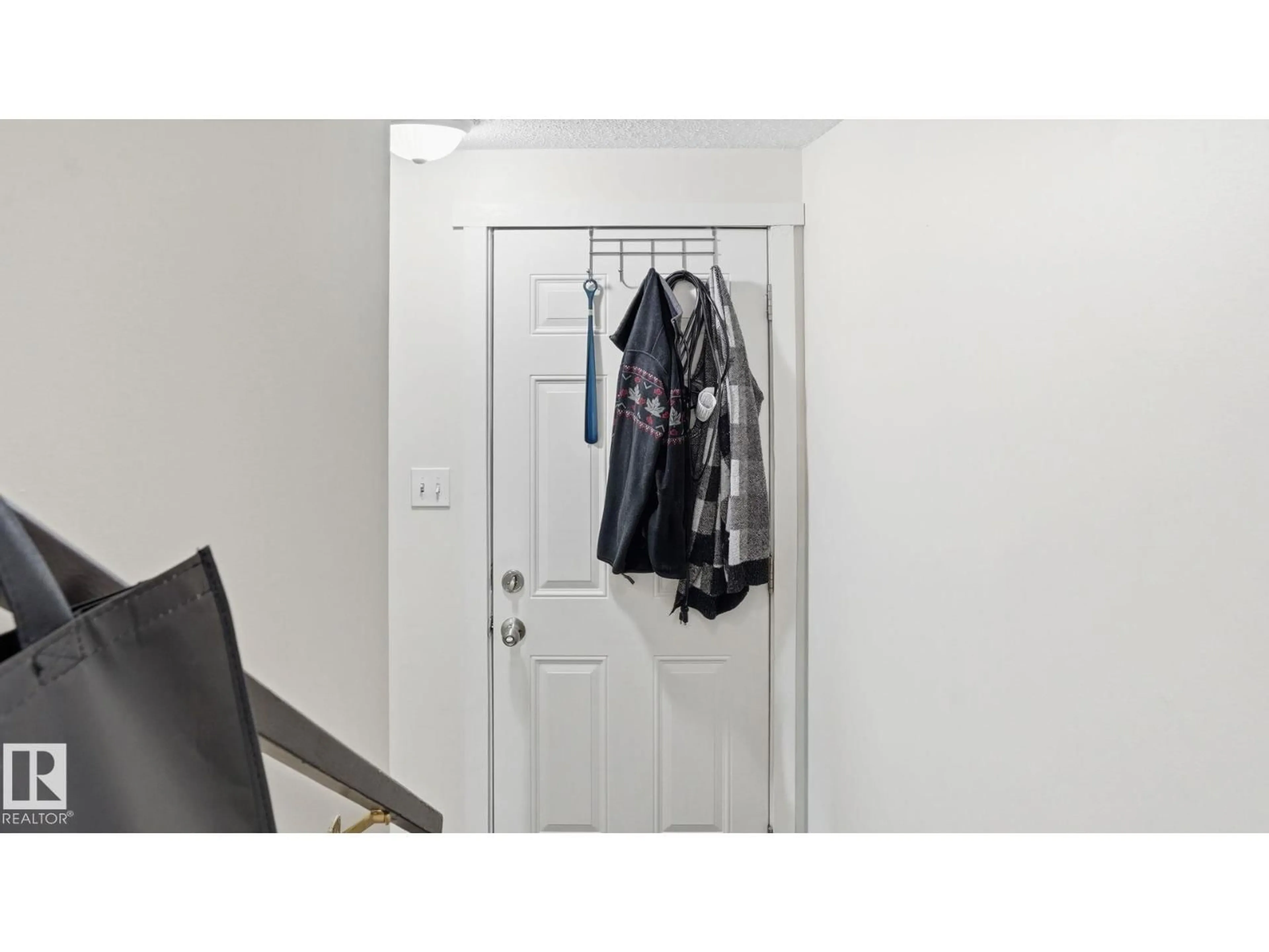 Indoor entryway for 12 14120 80 ST NW, Edmonton Alberta T5C1L6