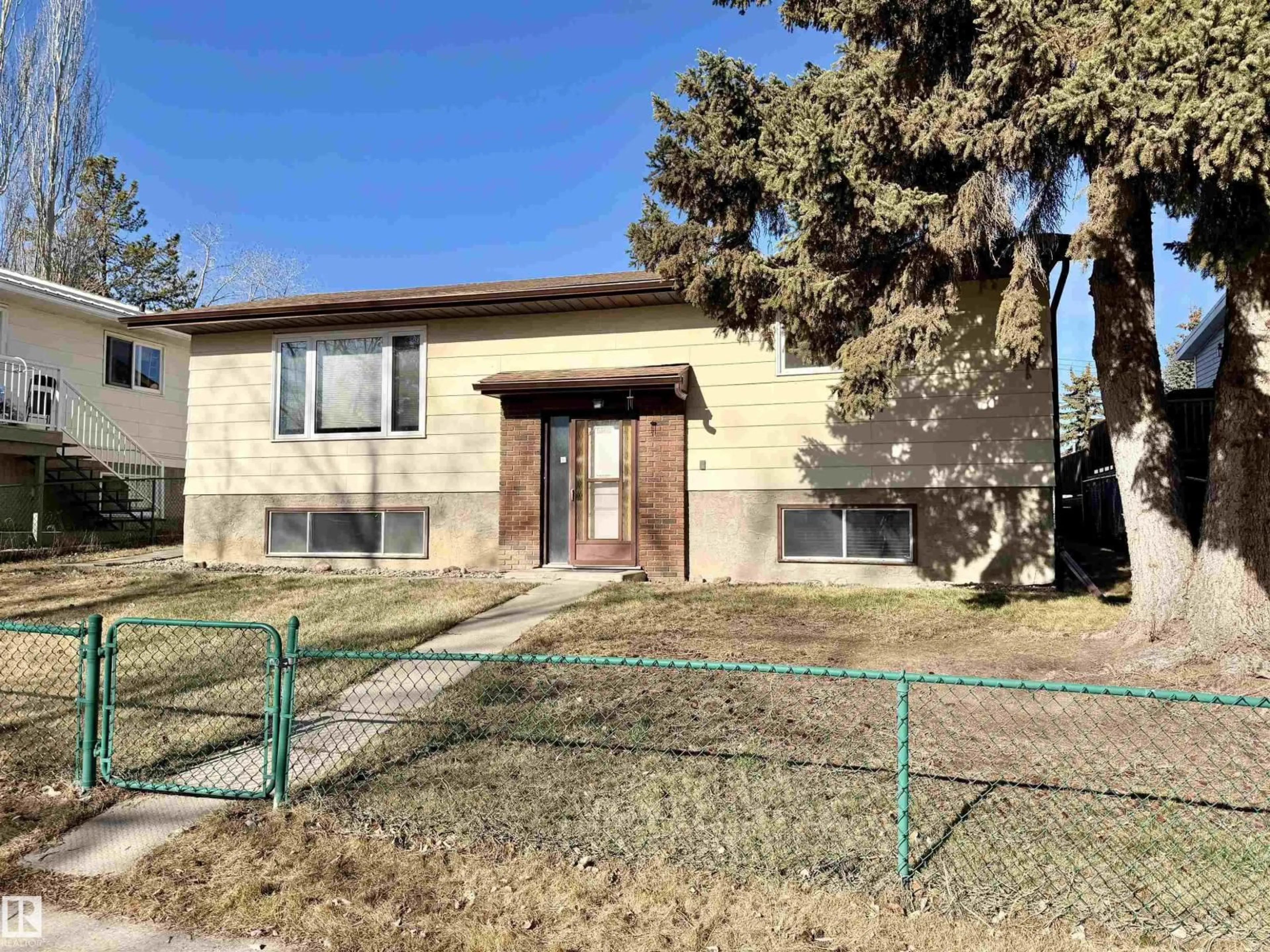 Unknown for 5008 44 ST, Drayton Valley Alberta T7A1B9