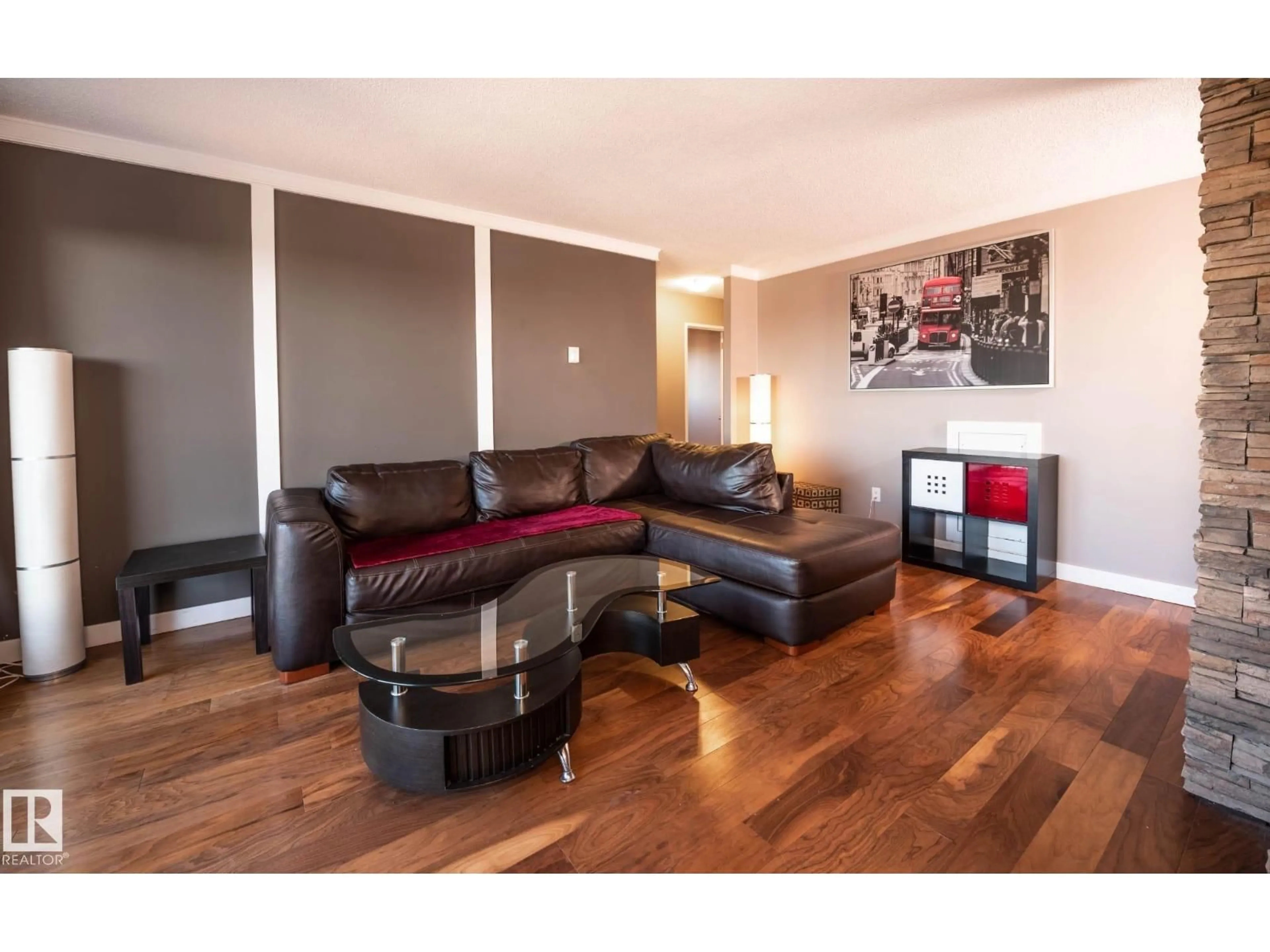 Living room with furniture, wood/laminate floor for NW - 86 13435 97 ST, Edmonton Alberta T5H4C8