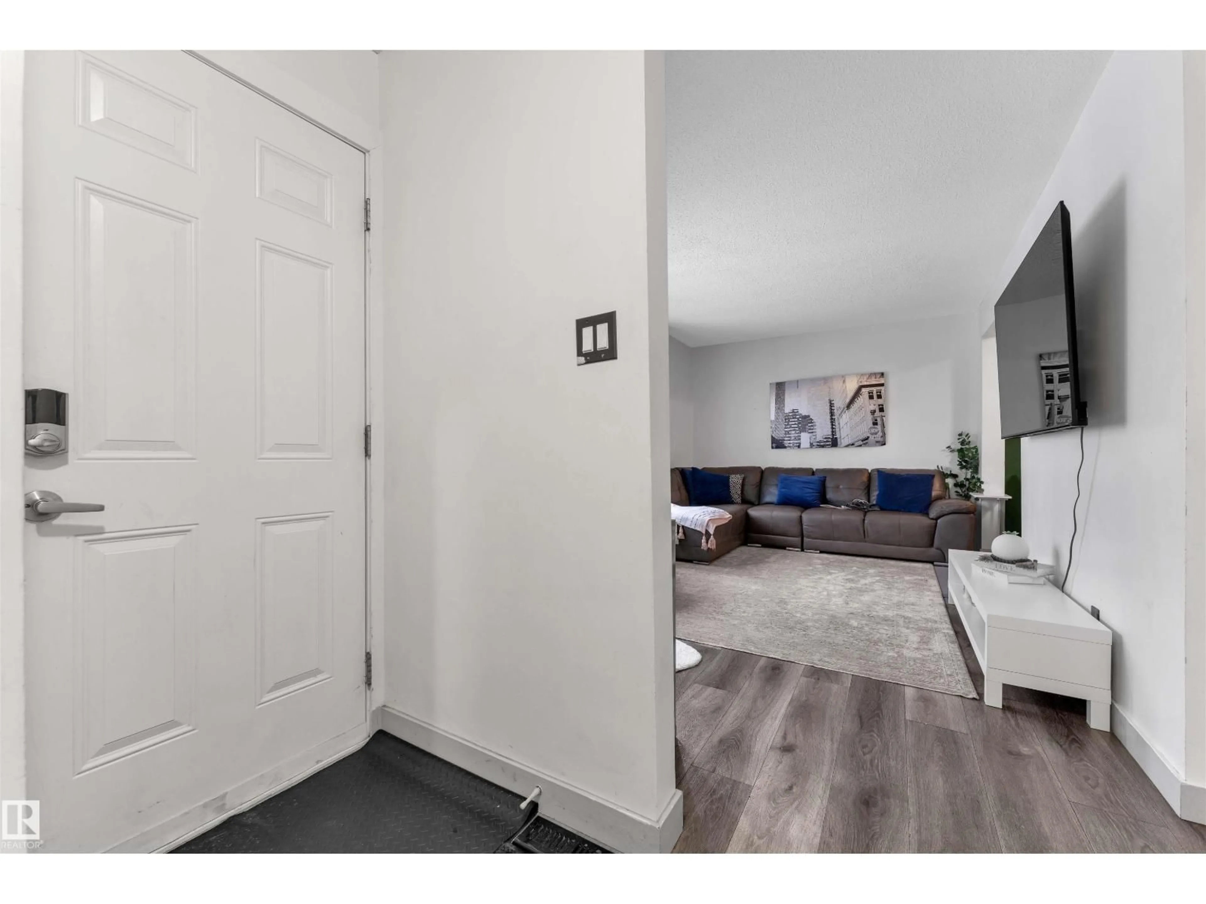 Indoor entryway for #7 - 14115 82 ST, Edmonton Alberta T5E2V7