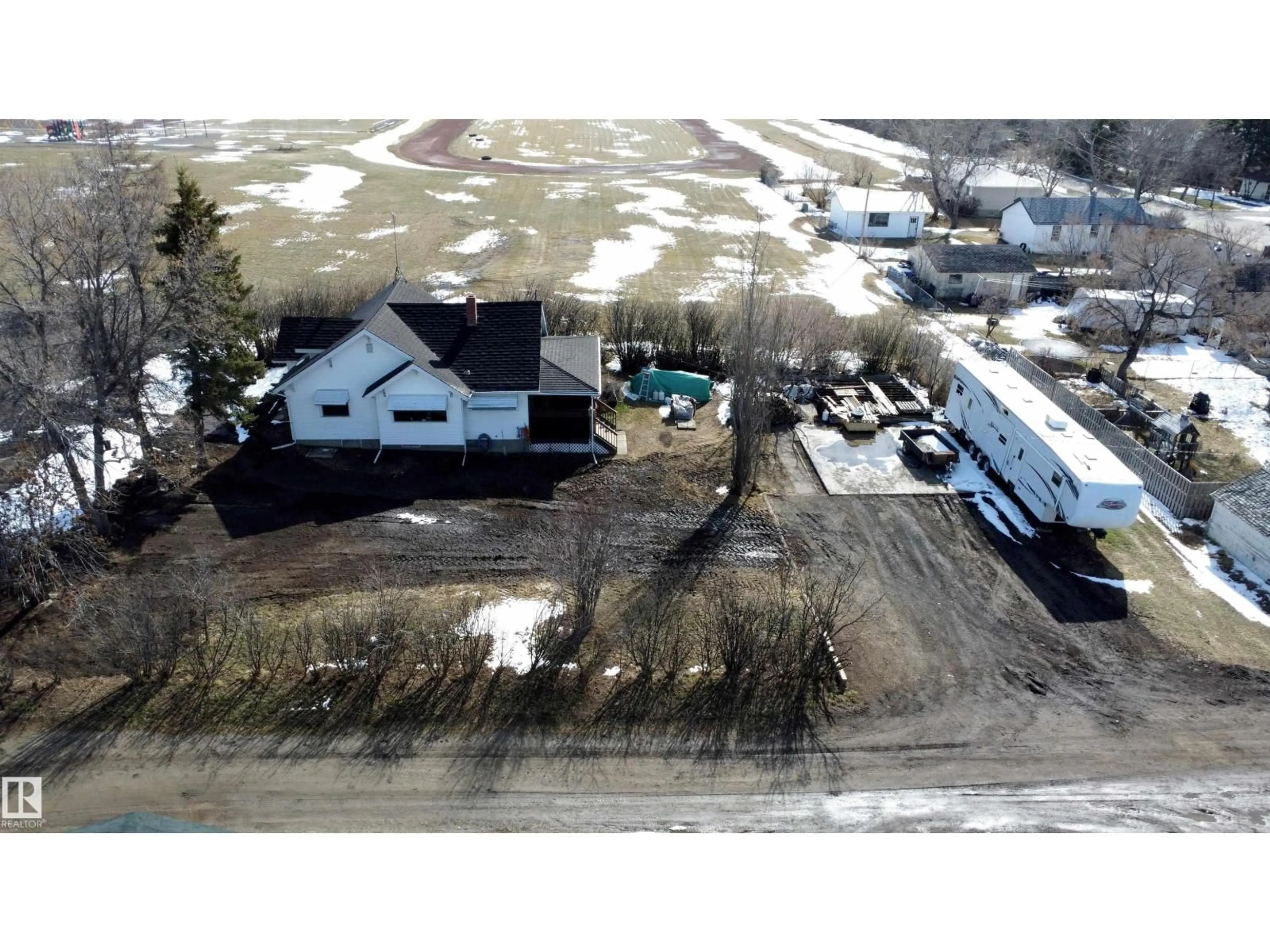 A pic from outside/outdoor area/front of a property/back of a property/a pic from drone, street for E - 213 8 AV, Standard Alberta T0J3G0