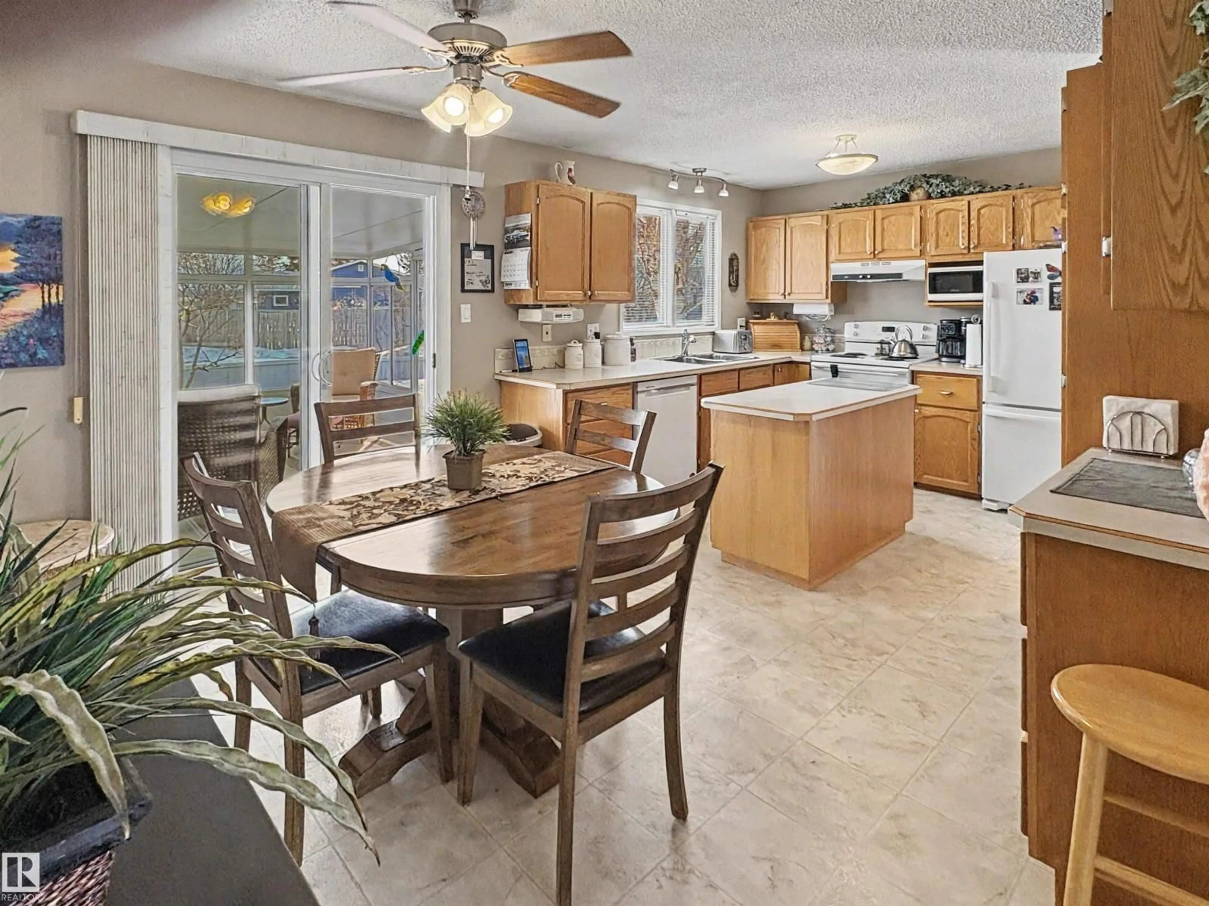 Open concept kitchen, ceramic/tile floor for 4608 41 AV, Bonnyville Town Alberta T9N1P8