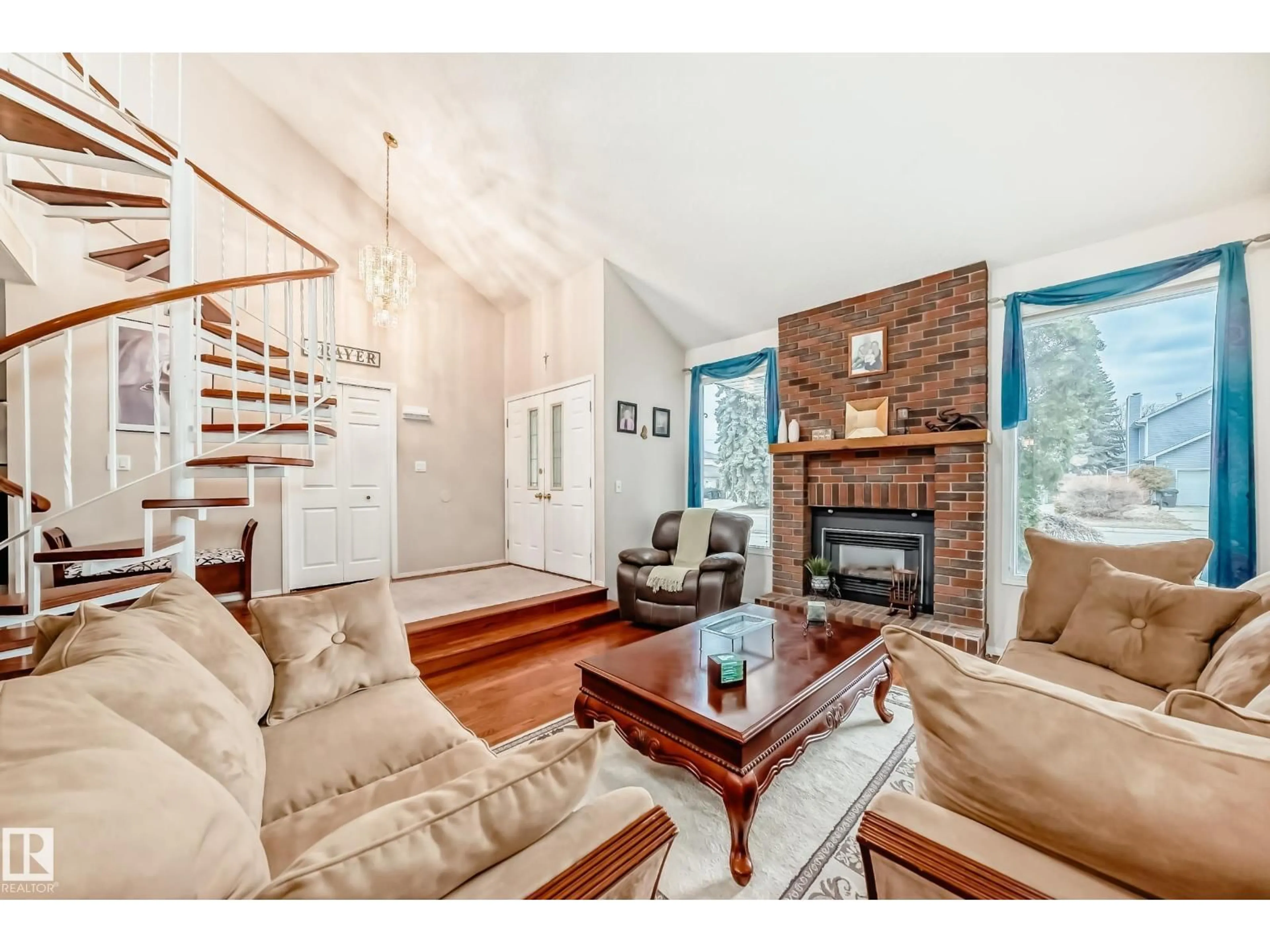 Living room with furniture, unknown for 660 VILLAGE DR, Sherwood Park Alberta T8A4N9