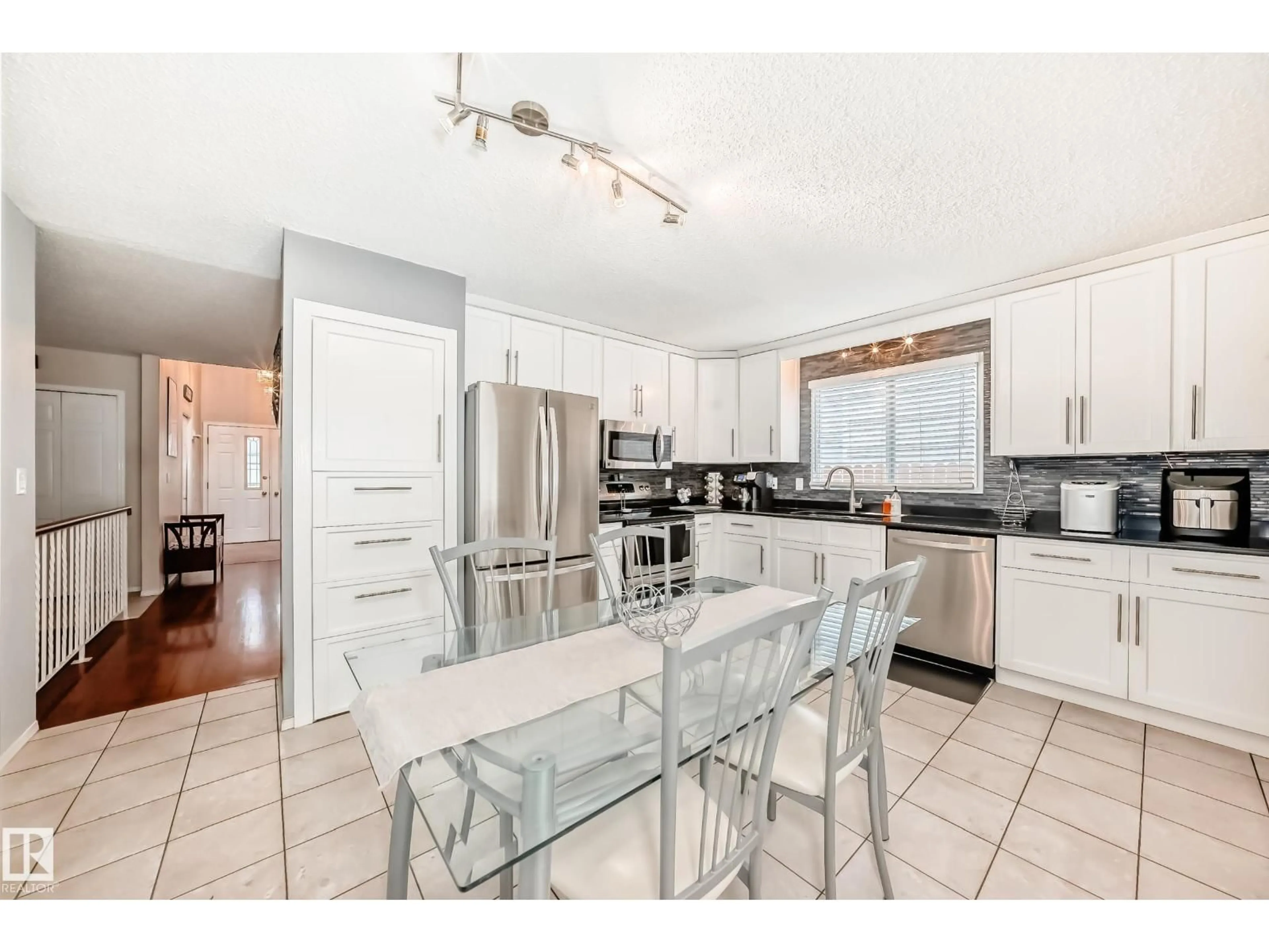 Open concept kitchen, unknown for 660 VILLAGE DR, Sherwood Park Alberta T8A4N9