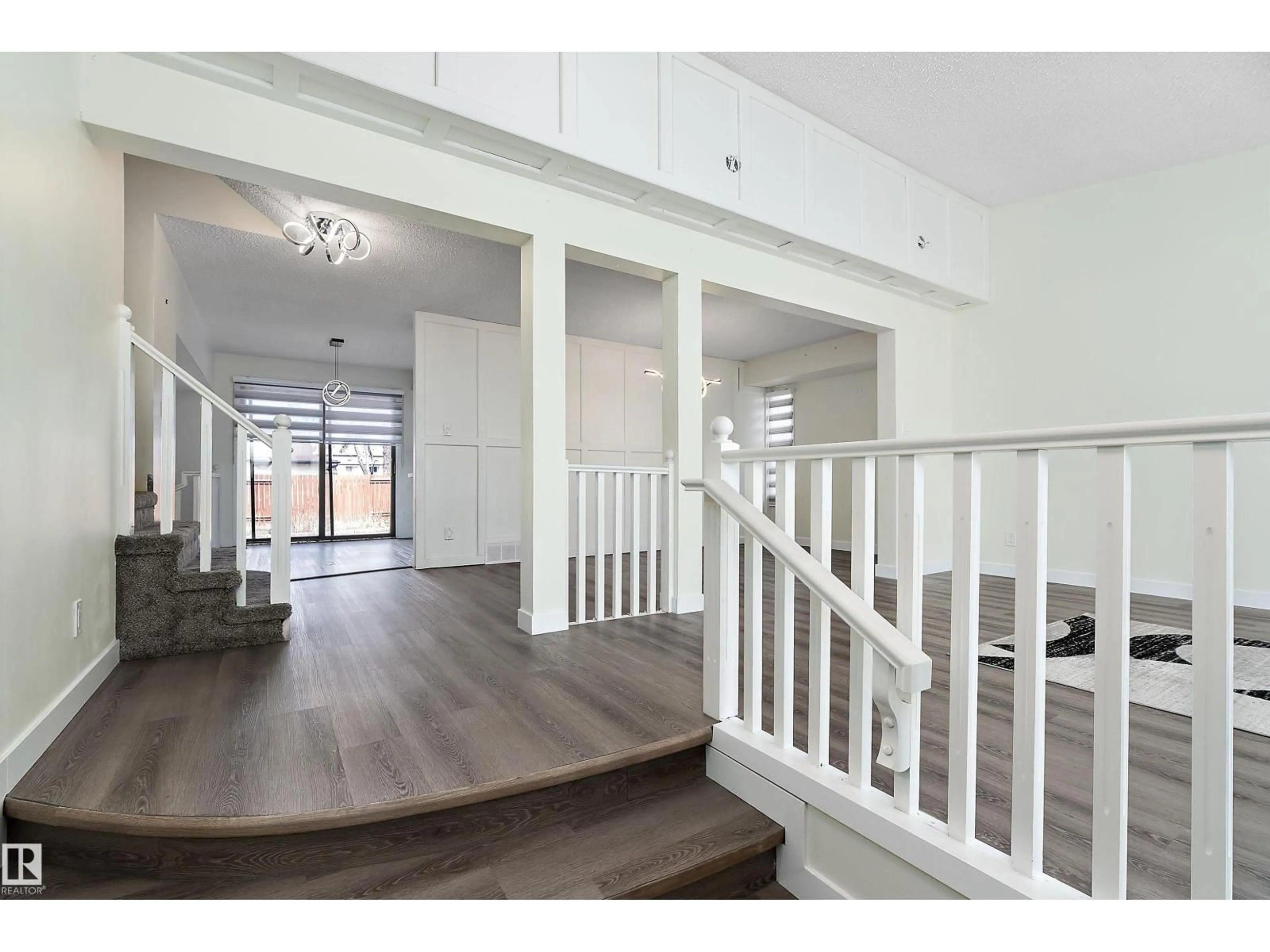 Indoor foyer for 11020 158 AV, Edmonton Alberta T5X4V4