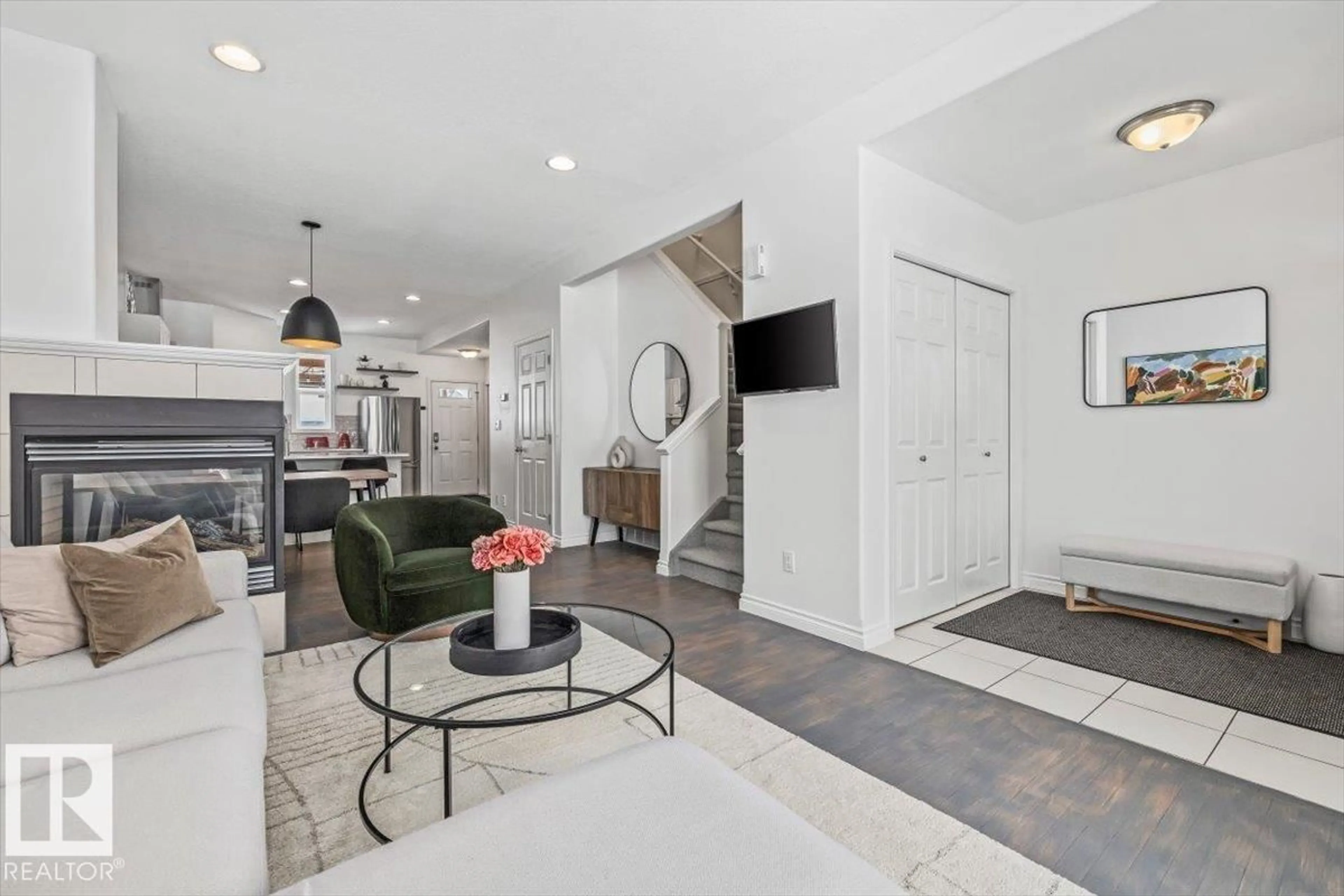 Unknown for 8737 83 AV, Edmonton Alberta T6C1B2