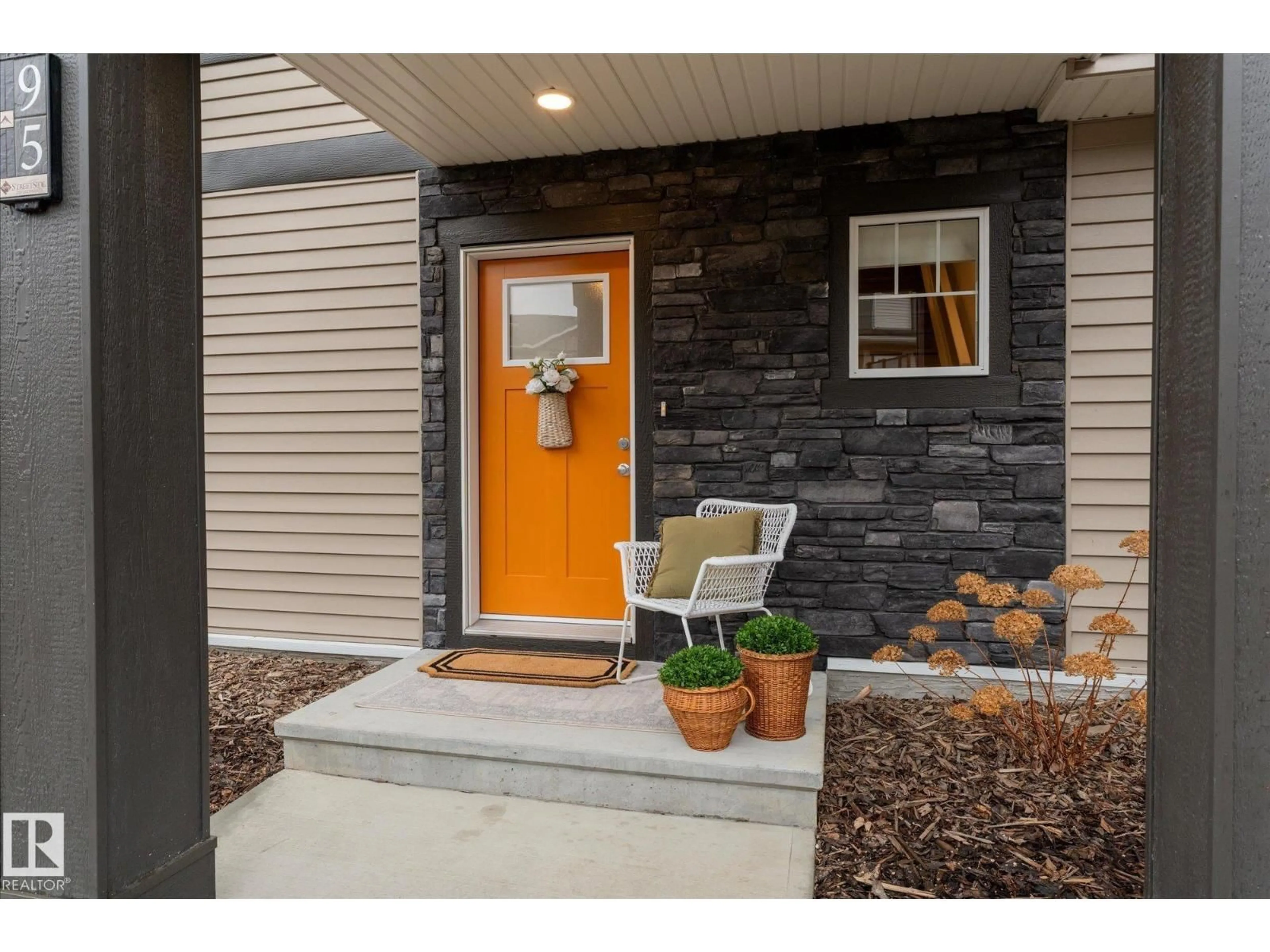 Indoor entryway for 95 MCLAUGHLIN DR, Spruce Grove Alberta T7X0E1