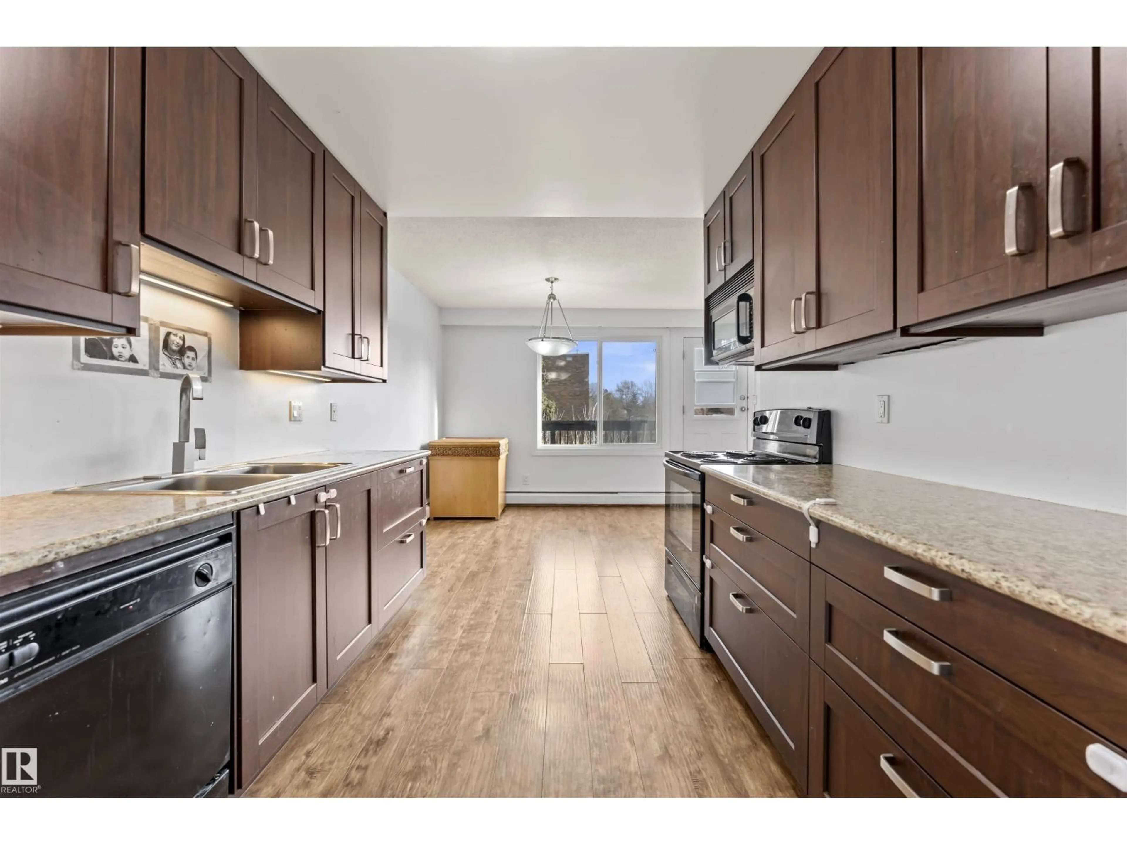 Standard kitchen, unknown for 7825 159 ST, Edmonton Alberta T5R2E1