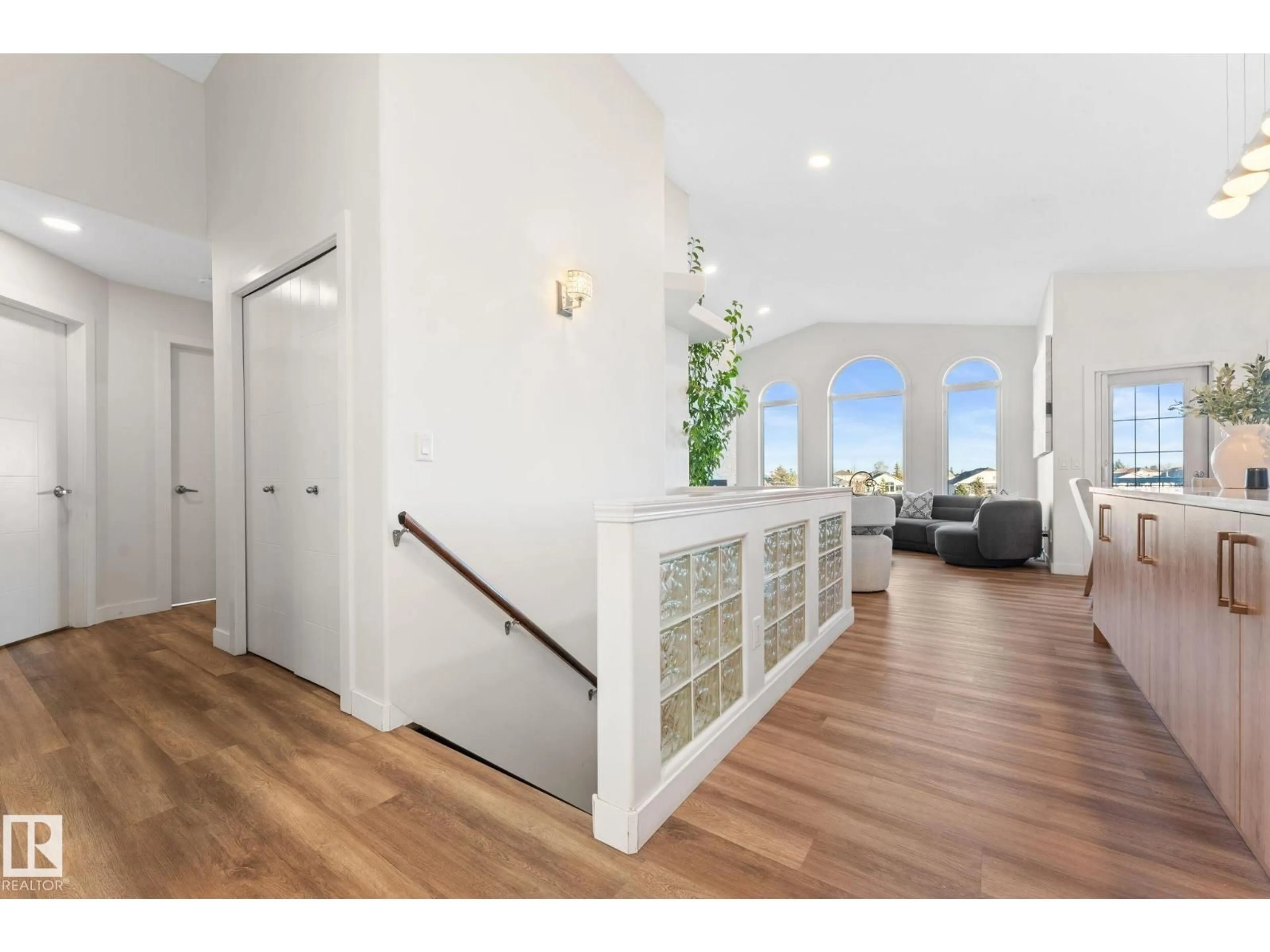 Indoor entryway for 15919 58 ST NW, Edmonton Alberta T5Y2R5