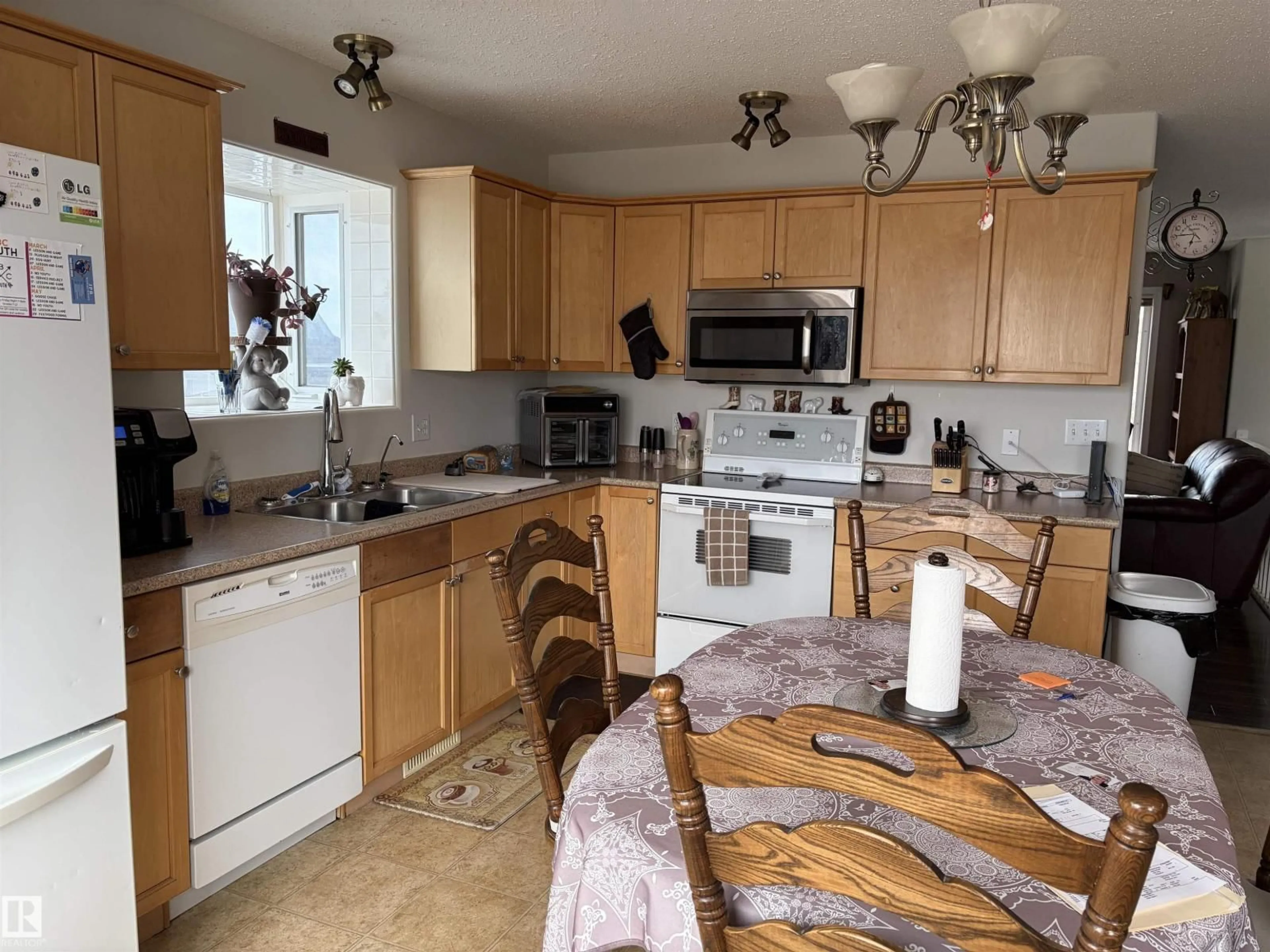 Standard kitchen, unknown for 3711 42 AVE, Bonnyville Town Alberta T9N0A3