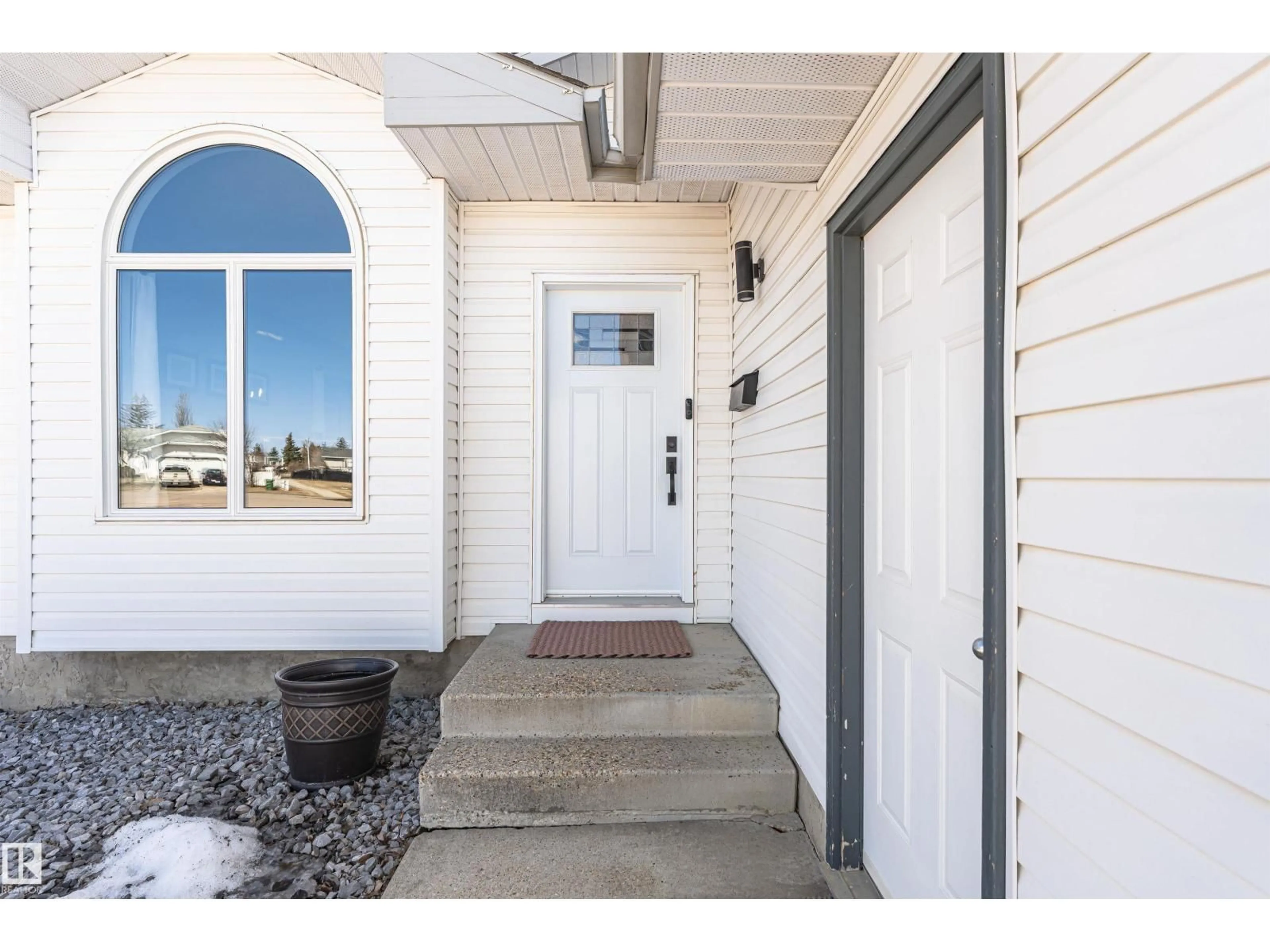 Indoor entryway for 8709 102 AV, Morinville Alberta T8R1B7